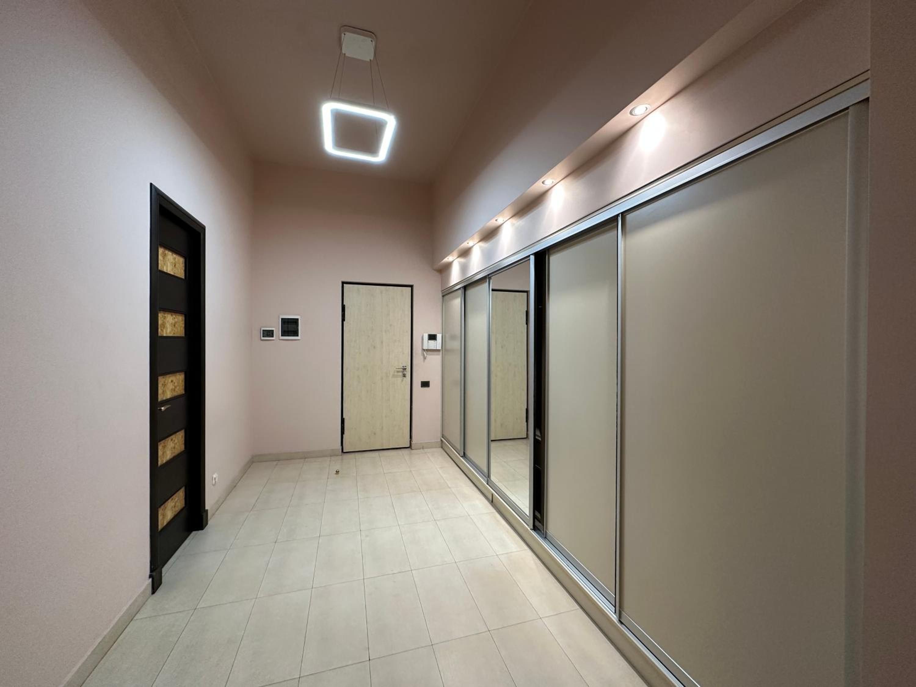 Teryan street, 4 bedrooms Luxury and Grande apartment with Spacious balcony TT606