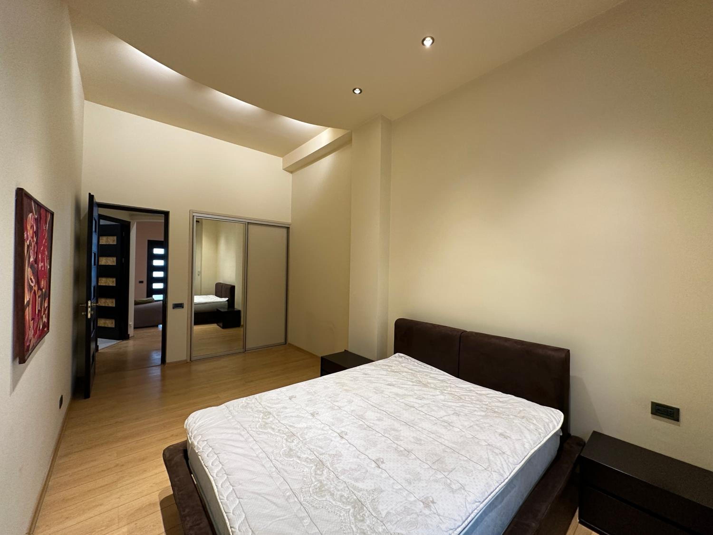 Teryan street, 4 bedrooms Luxury and Grande apartment with Spacious balcony TT606