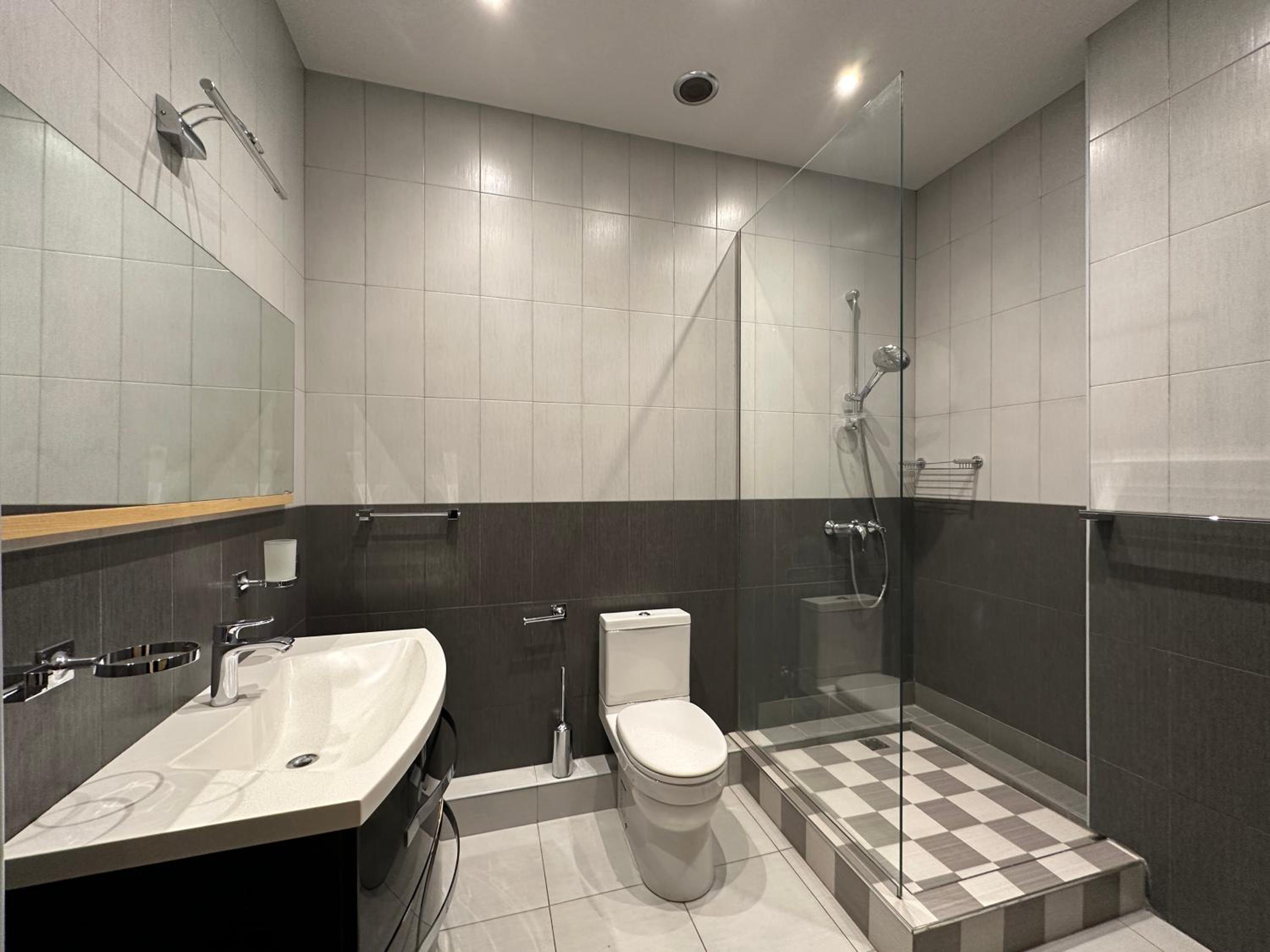 Teryan street, 4 bedrooms Luxury and Grande apartment with Spacious balcony TT606