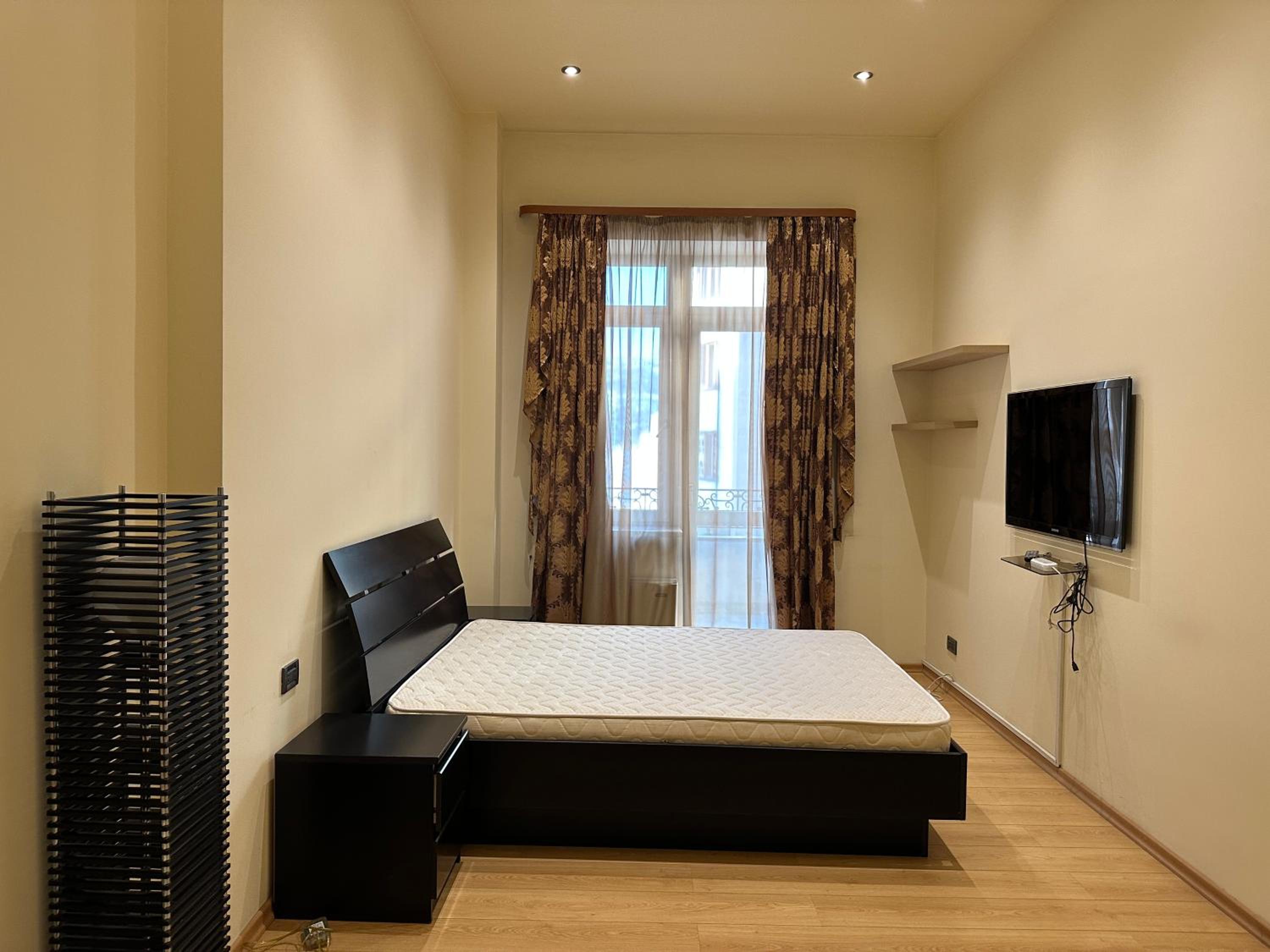 Teryan street, 4 bedrooms Luxury and Grande apartment with Spacious balcony TT606
