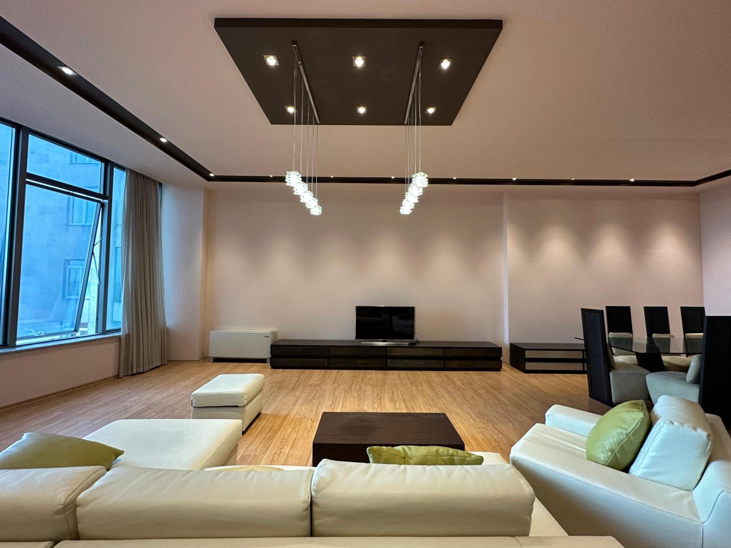 Teryan street, 4 bedrooms Luxury and Grande apartment with Spacious balcony TT606