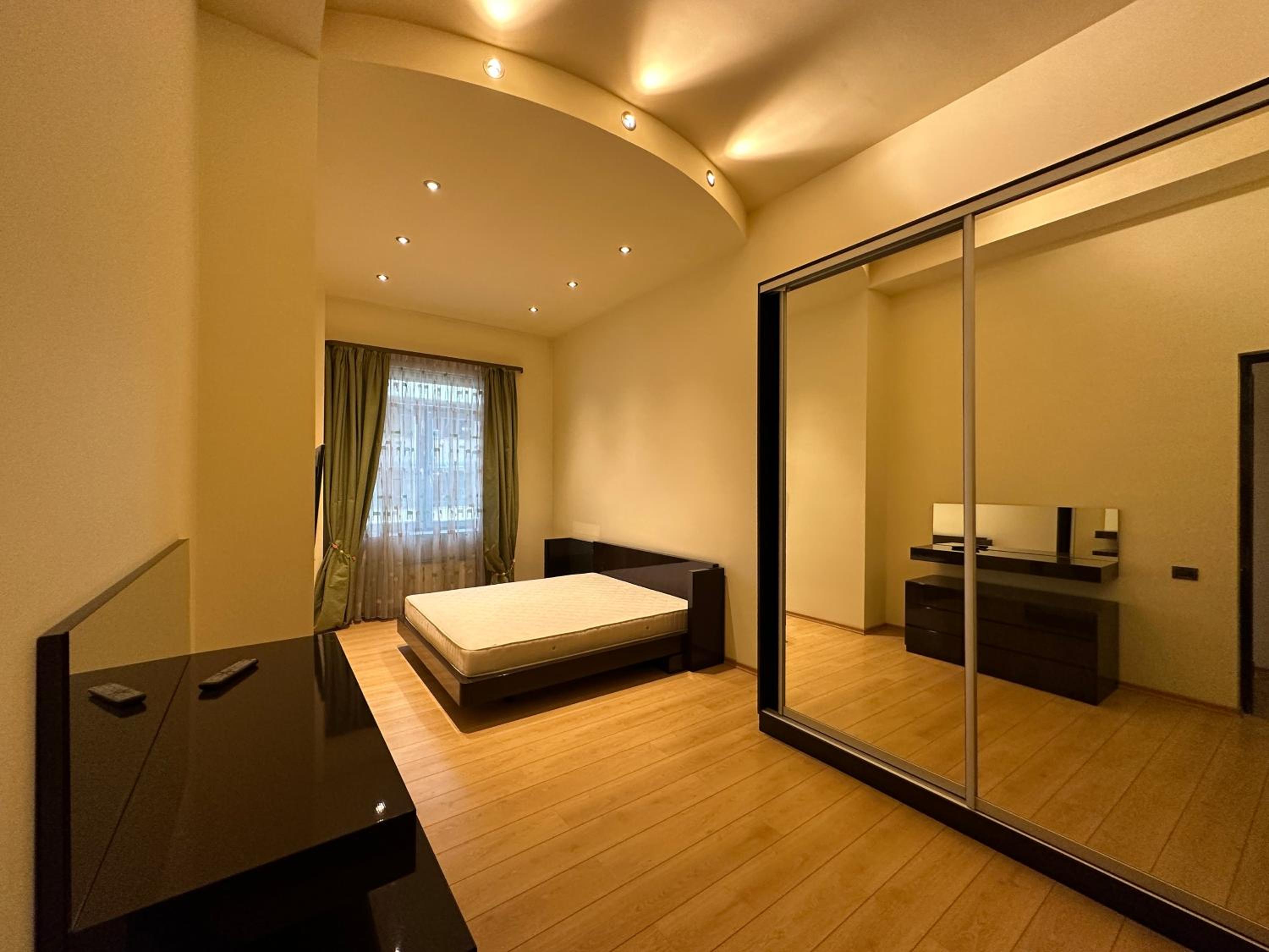 Teryan street, 4 bedrooms Luxury and Grande apartment with Spacious balcony TT606