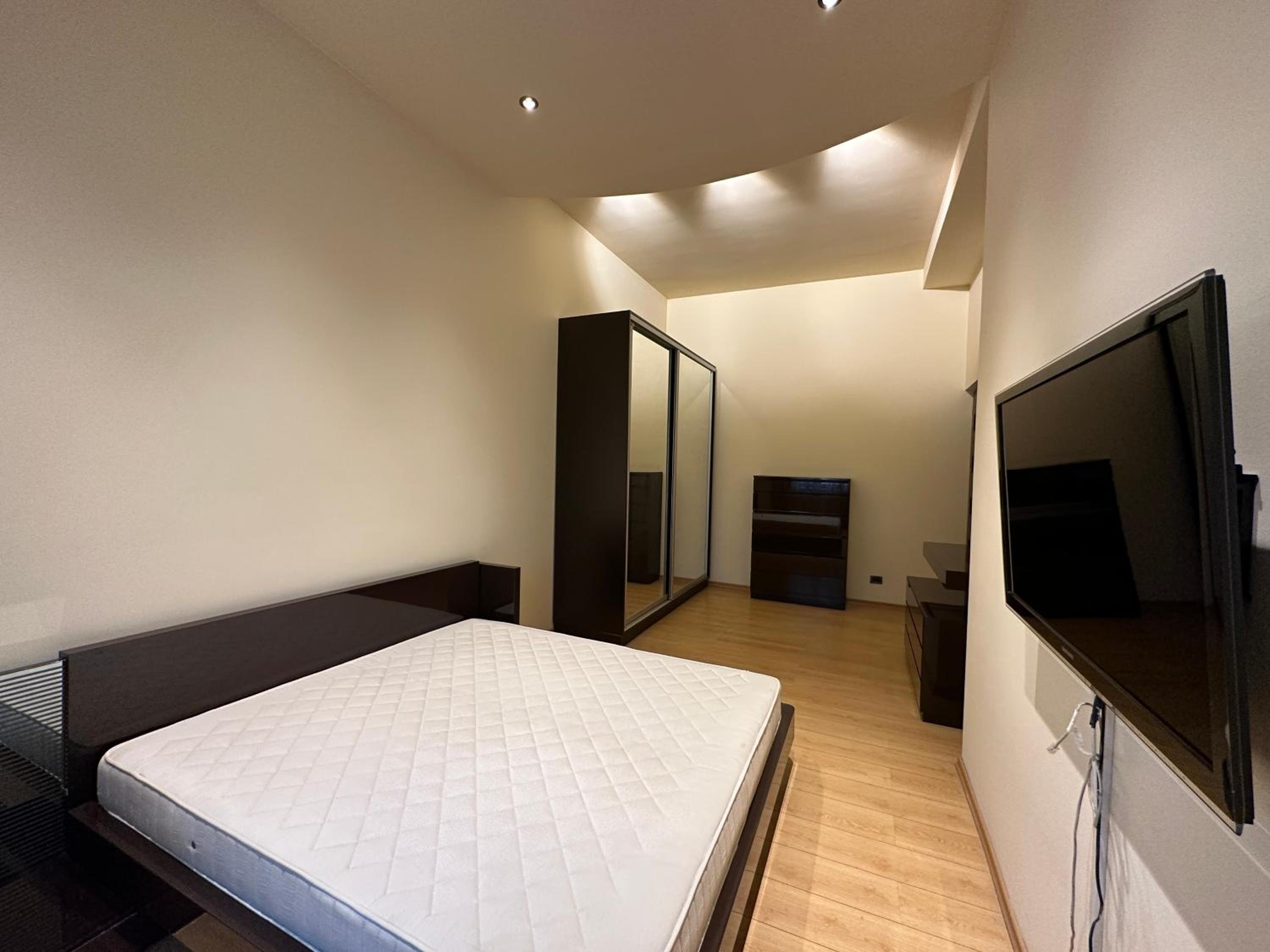 Teryan street, 4 bedrooms Luxury and Grande apartment with Spacious balcony TT606