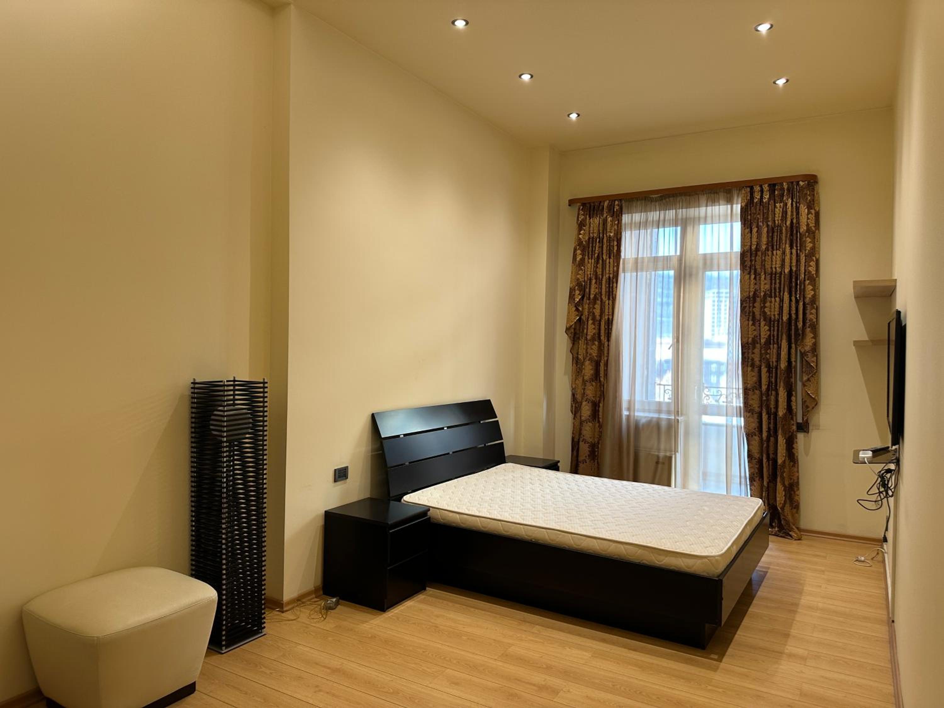 Teryan street, 4 bedrooms Luxury and Grande apartment with Spacious balcony TT606