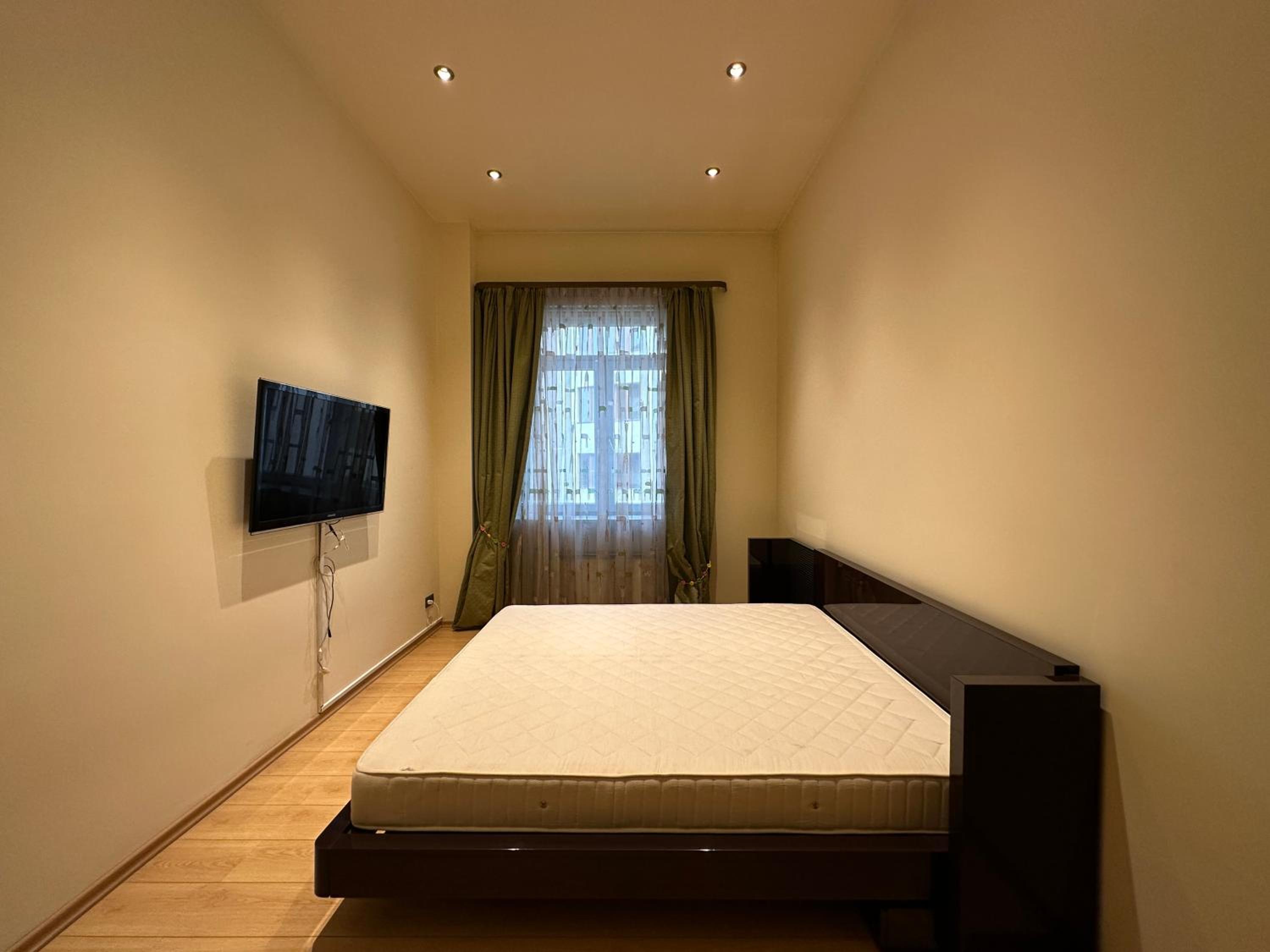 Teryan street, 4 bedrooms Luxury and Grande apartment with Spacious balcony TT606