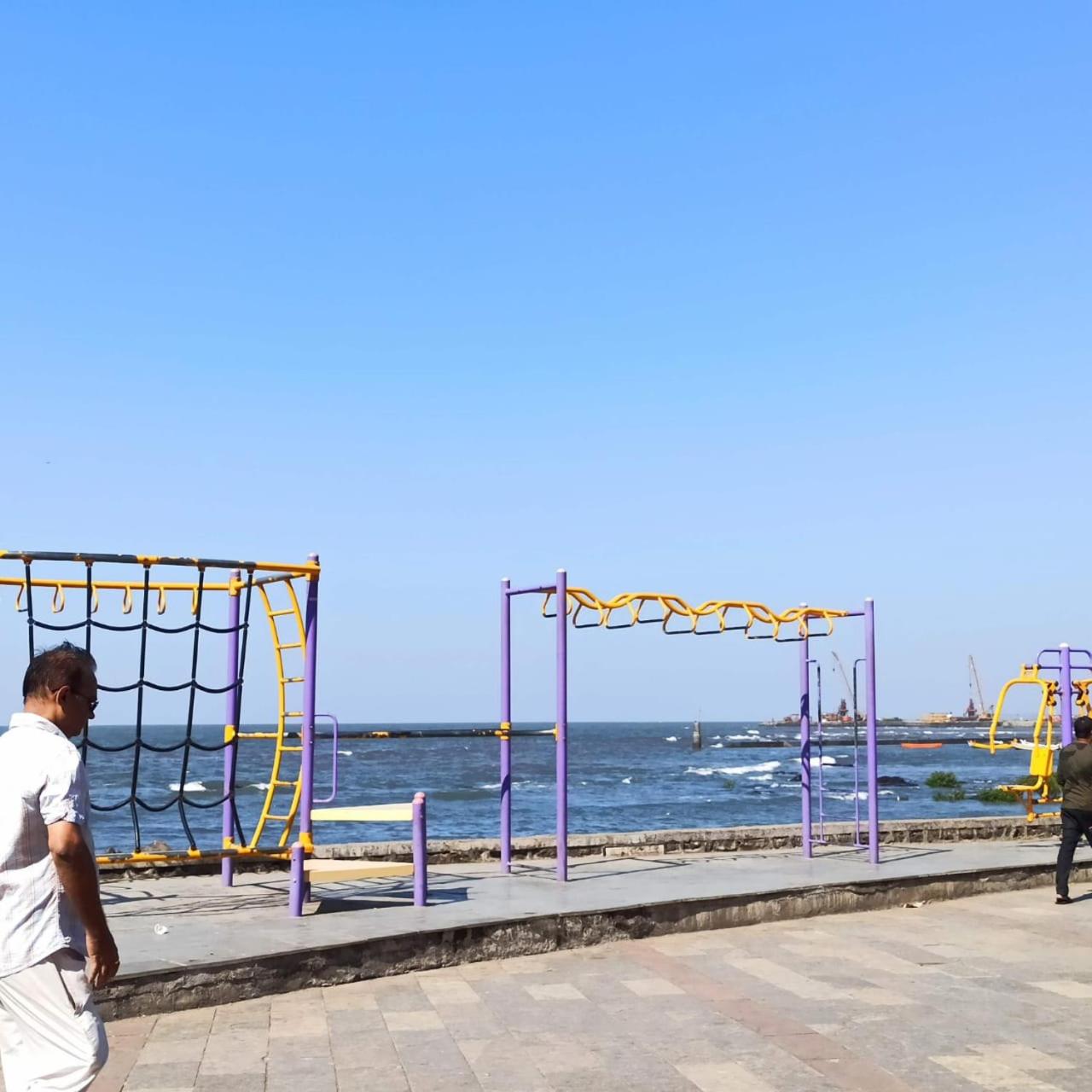 SEAVIEW Room Bandra W Nr Taj Indian WOMEN ONLY