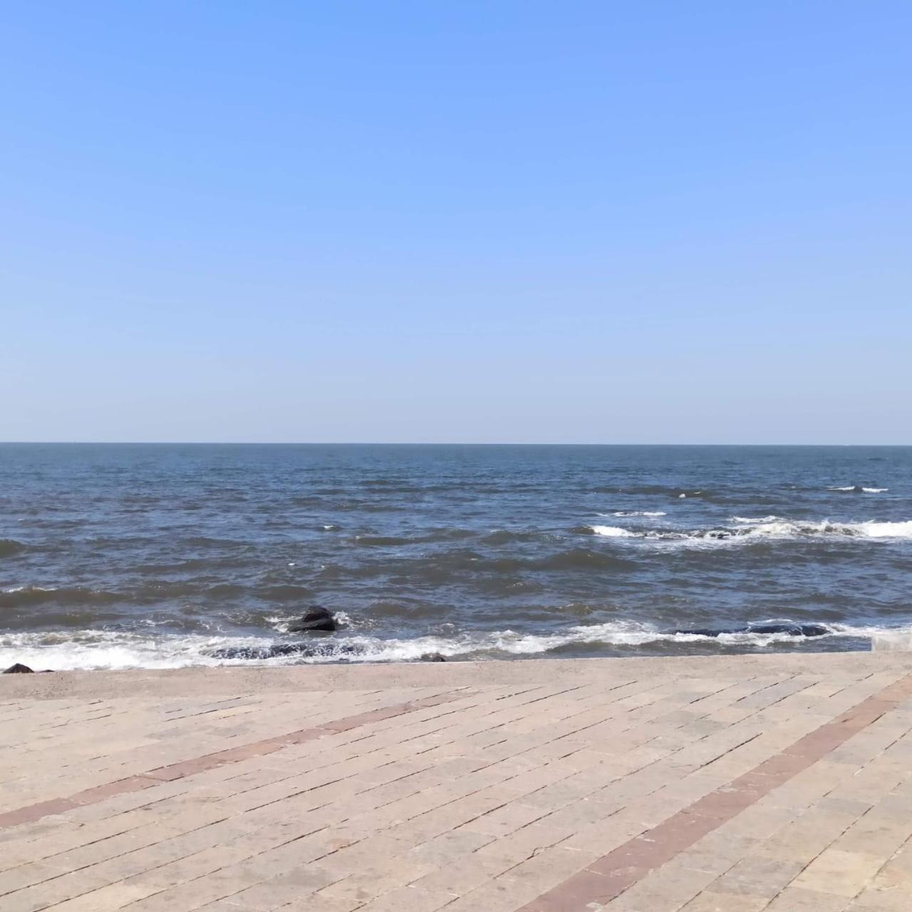 SEAVIEW Room Bandra W Nr Taj Indian WOMEN ONLY