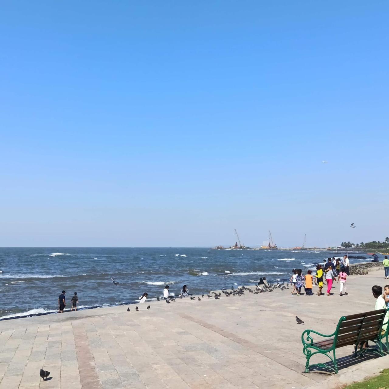 SEAVIEW Room Bandra W Nr Taj Indian WOMEN ONLY