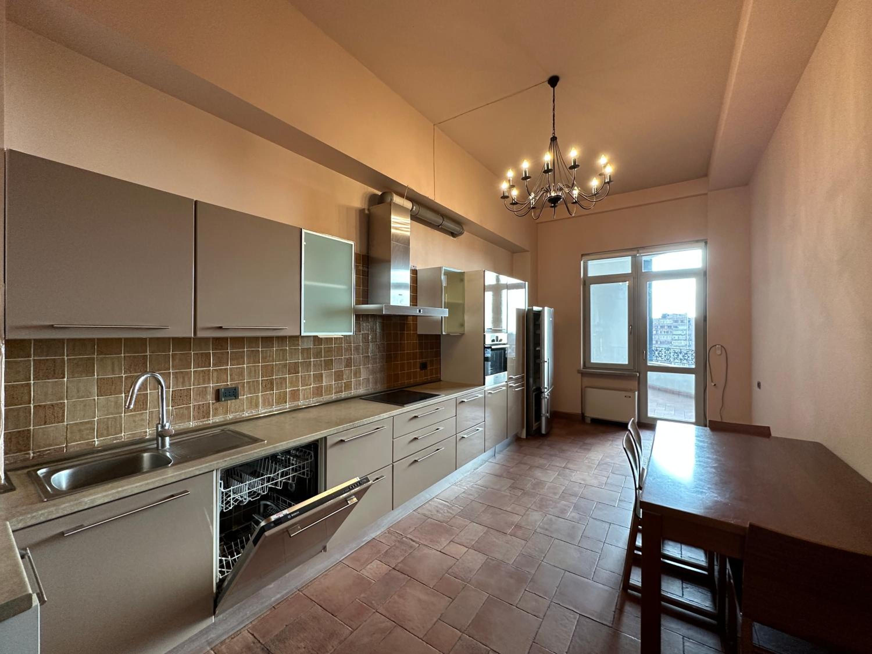 Teryan street, 4 bedrooms Luxury and Grande apartment with Spacious balcony TT606