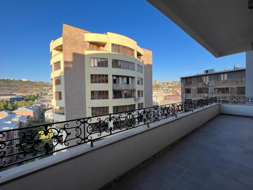 Teryan street, 4 bedrooms Luxury and Grande apartment with Spacious balcony TT606
