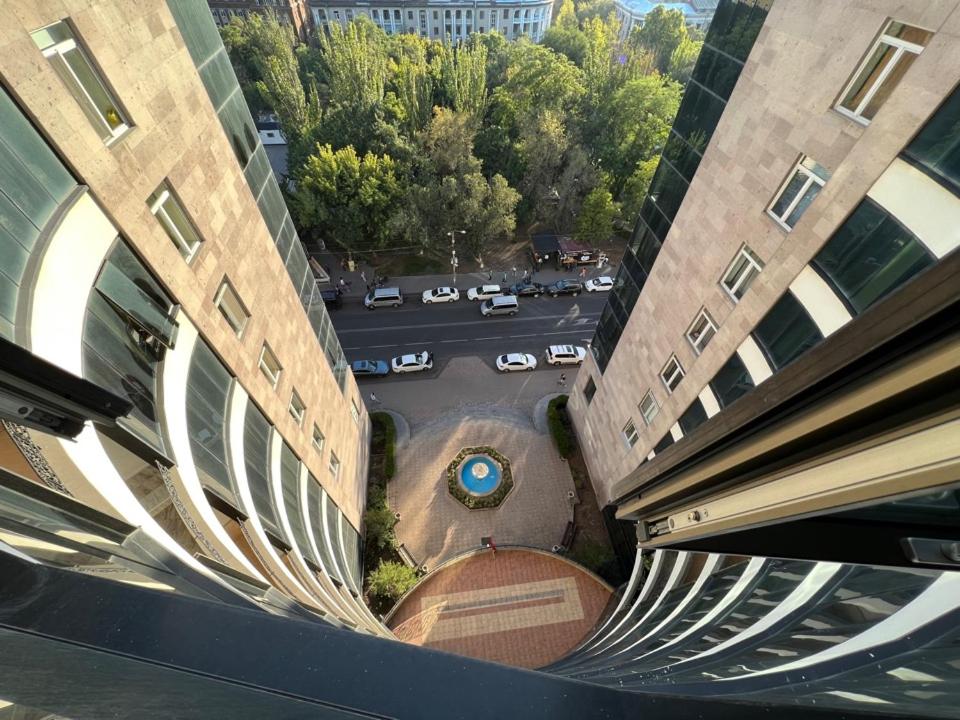 Teryan street, 4 bedrooms Luxury and Grande apartment with Spacious balcony TT606