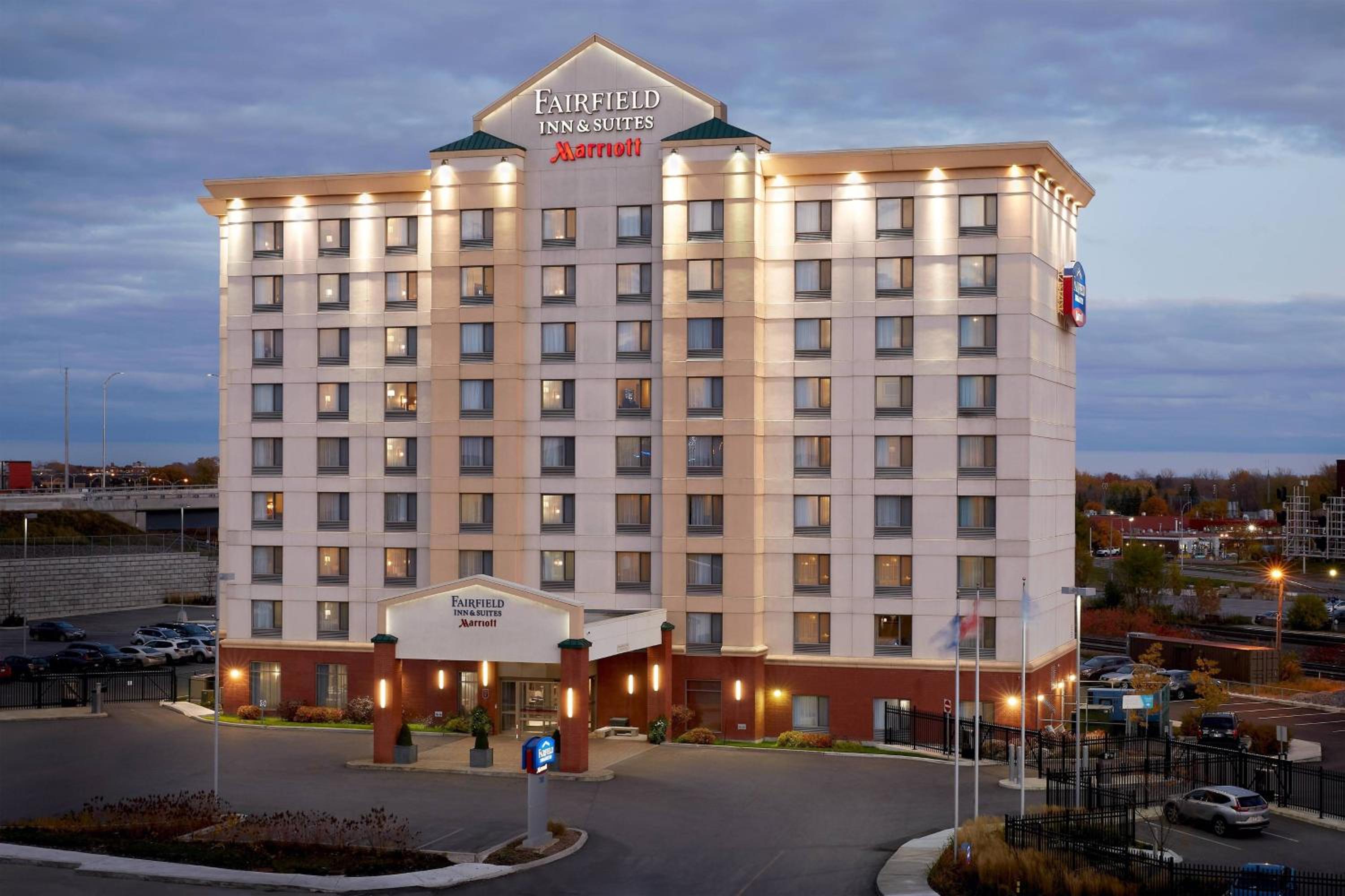 Montreal Vacations - Fairfield Inn  Suites by Marriott Montreal Airport - Property Image 2