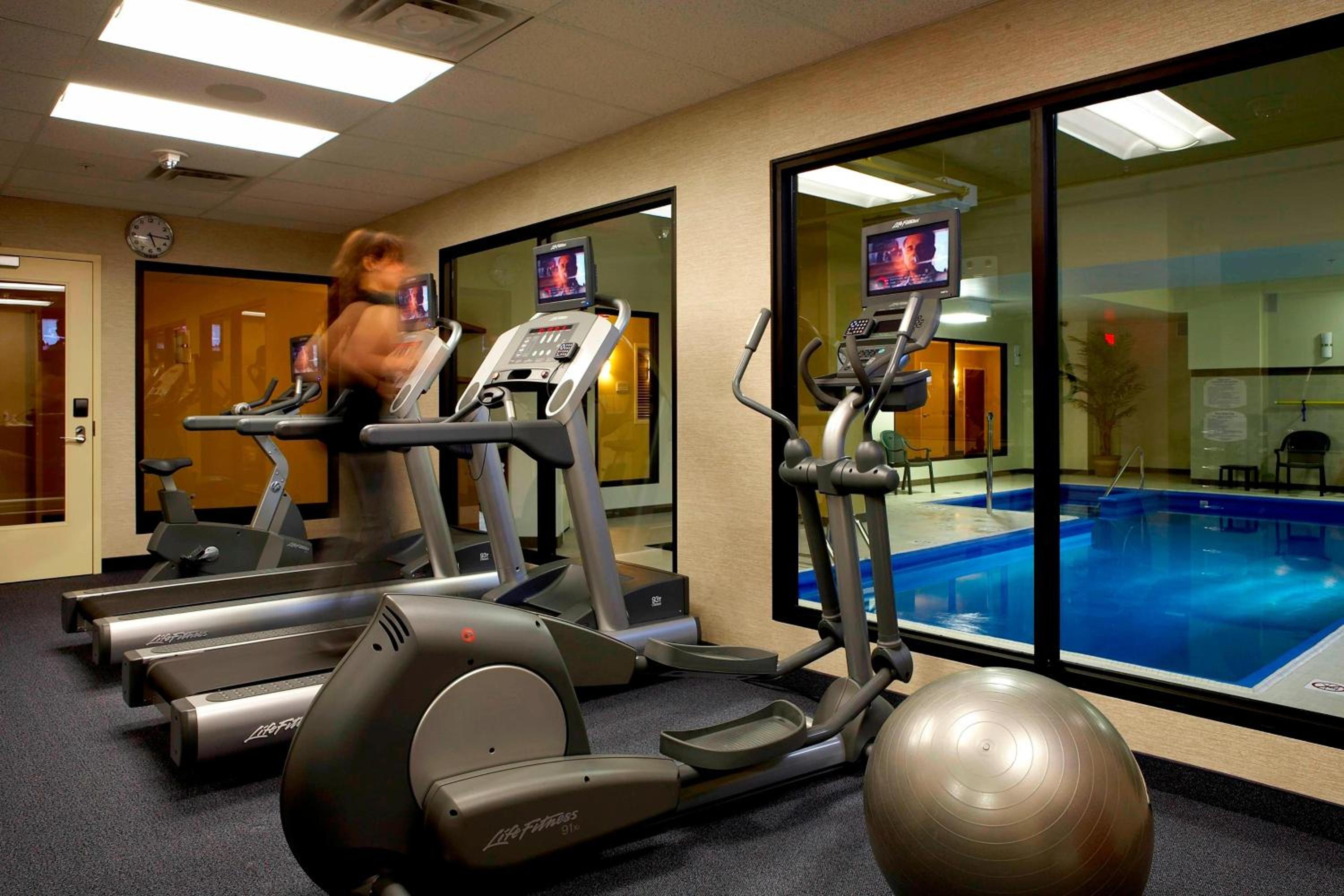 Fairfield Inn  Suites by Marriott Montreal Airport - Property Image 11