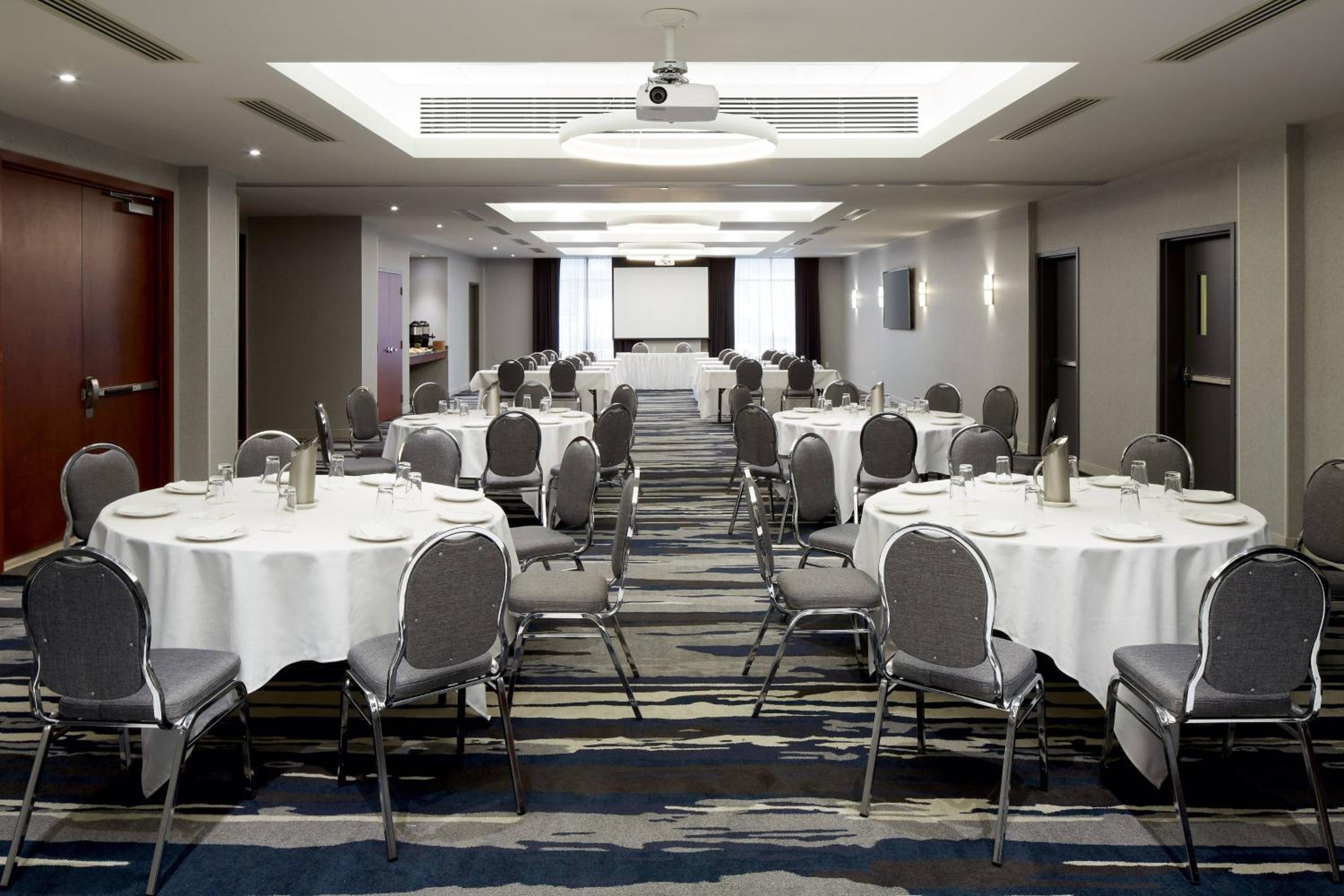 Fairfield Inn  Suites by Marriott Montreal Airport - Property Image 9