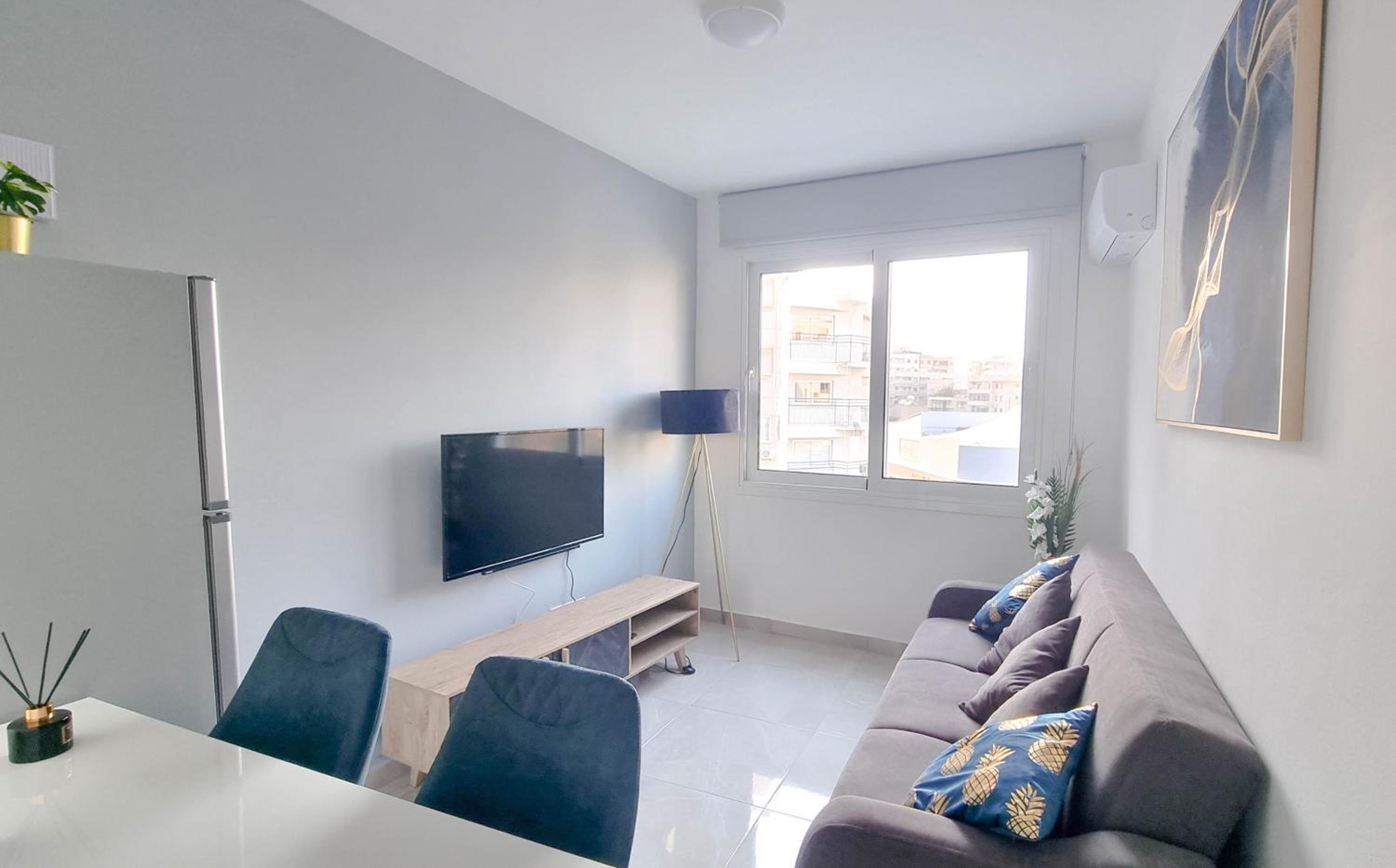 Coastal Chic: Luxury Apt in the Heart of the City! with Smart TV!
