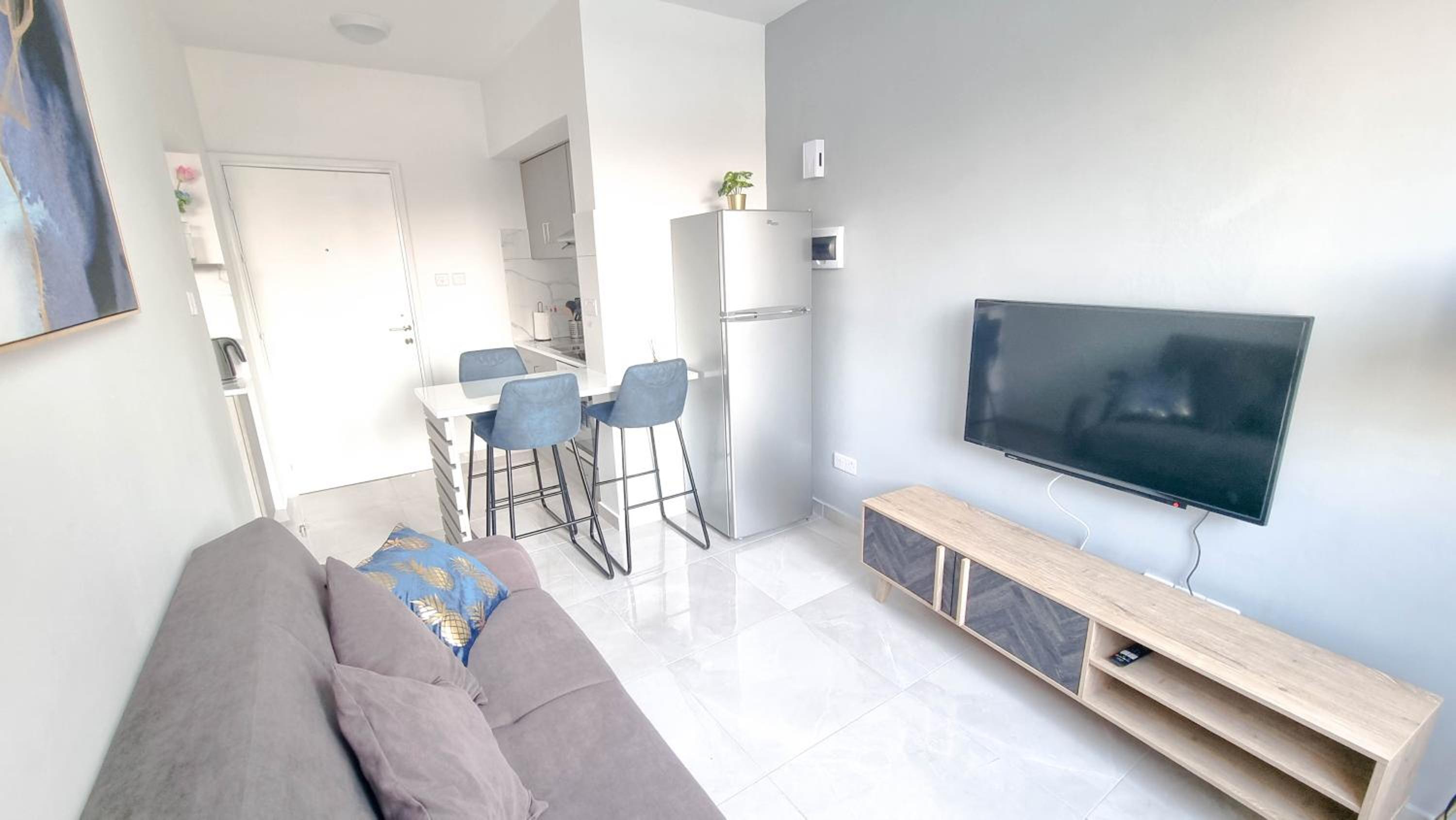 Coastal Chic: Luxury Apt in the Heart of the City! with Smart TV!