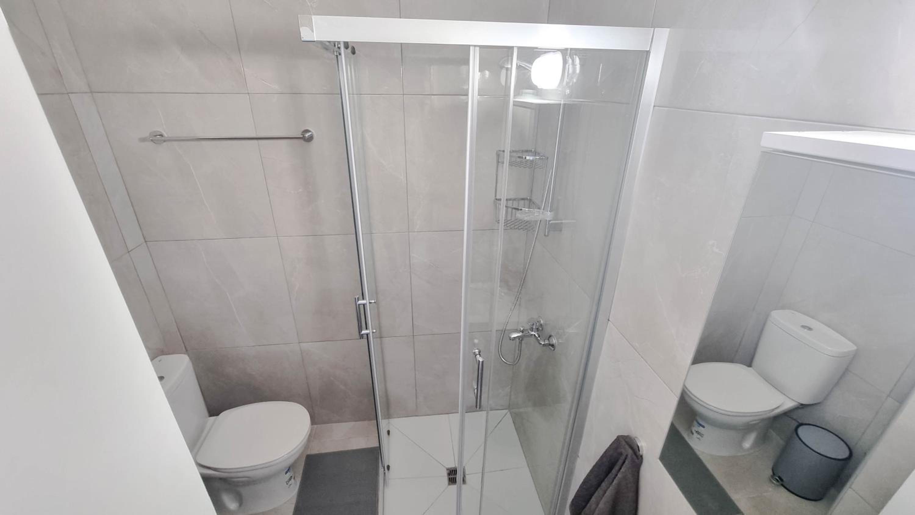 Coastal Chic: Luxury Apt in the Heart of the City! with Smart TV!