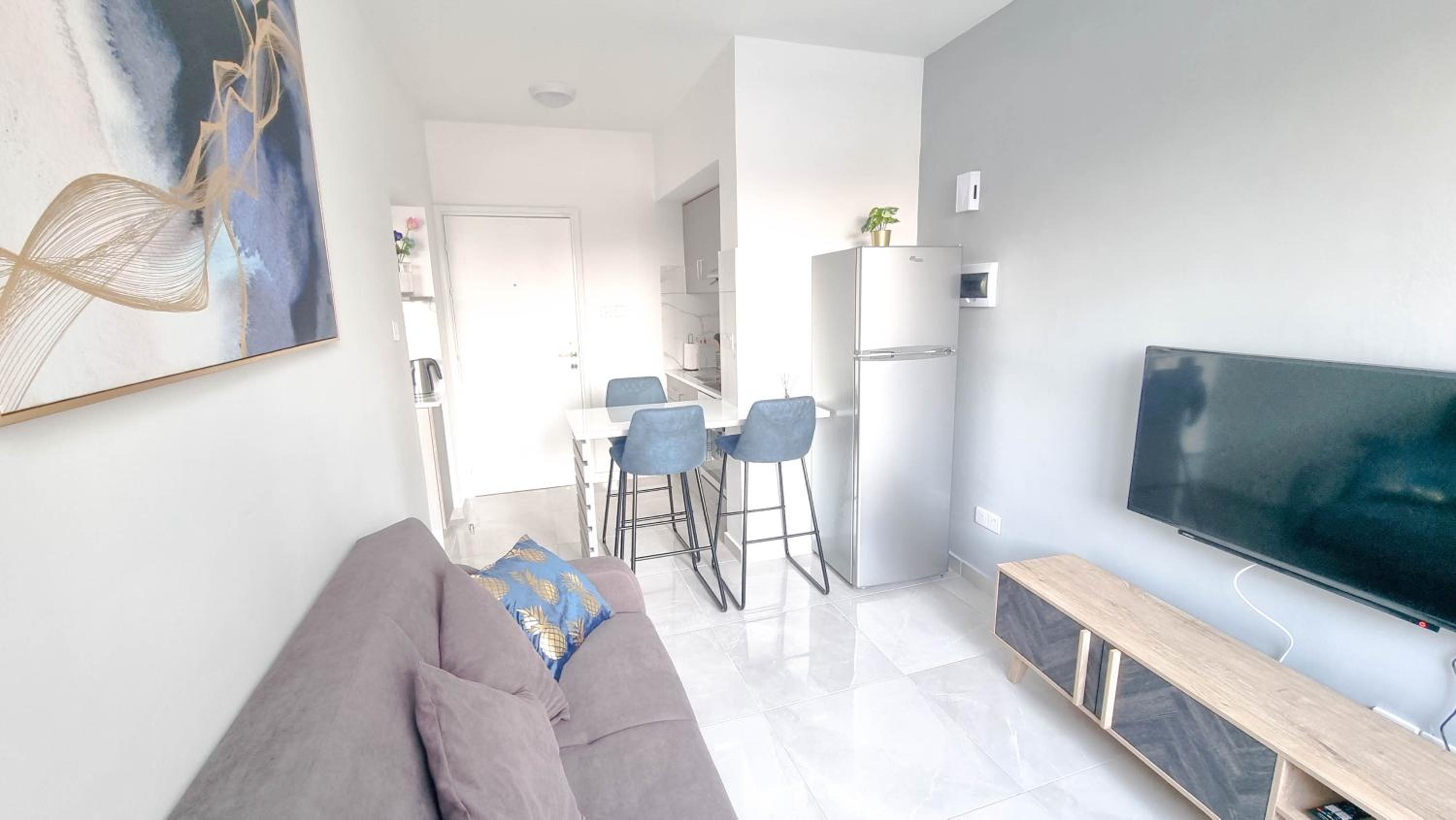 Coastal Chic: Luxury Apt in the Heart of the City! with Smart TV!