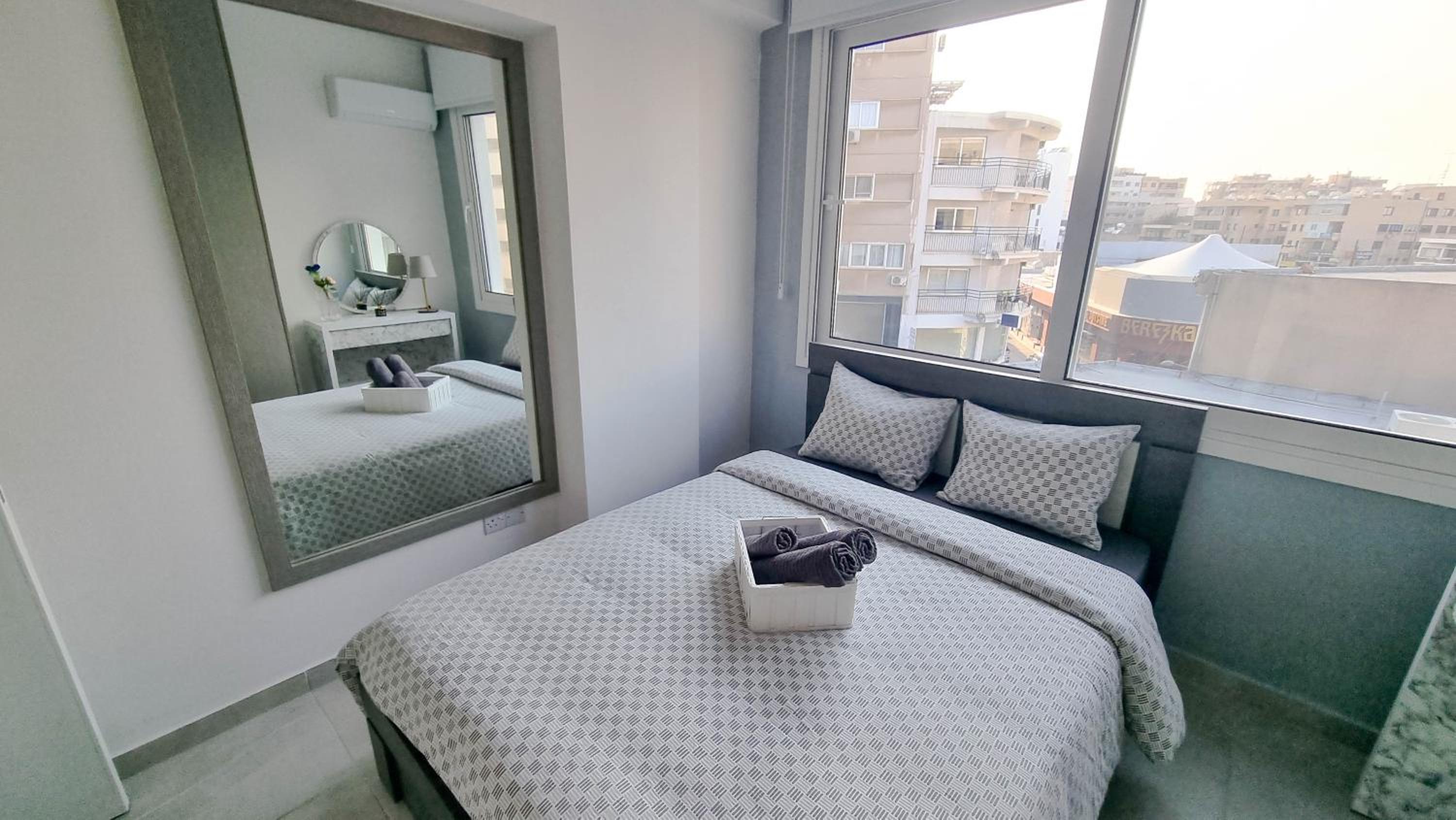 Coastal Chic: Luxury Apt in the Heart of the City! with Smart TV!