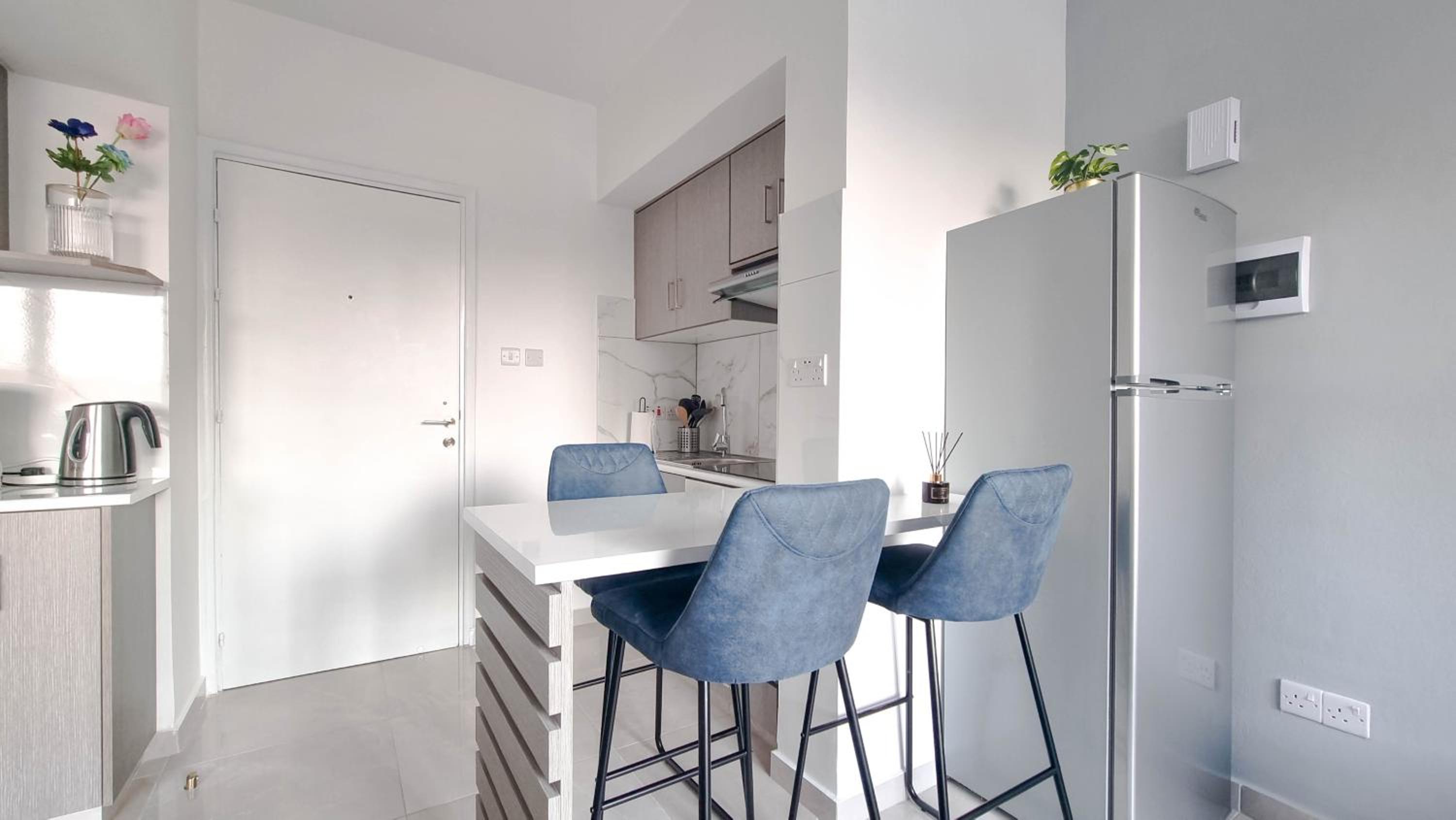 Coastal Chic: Luxury Apt in the Heart of the City! with Smart TV!