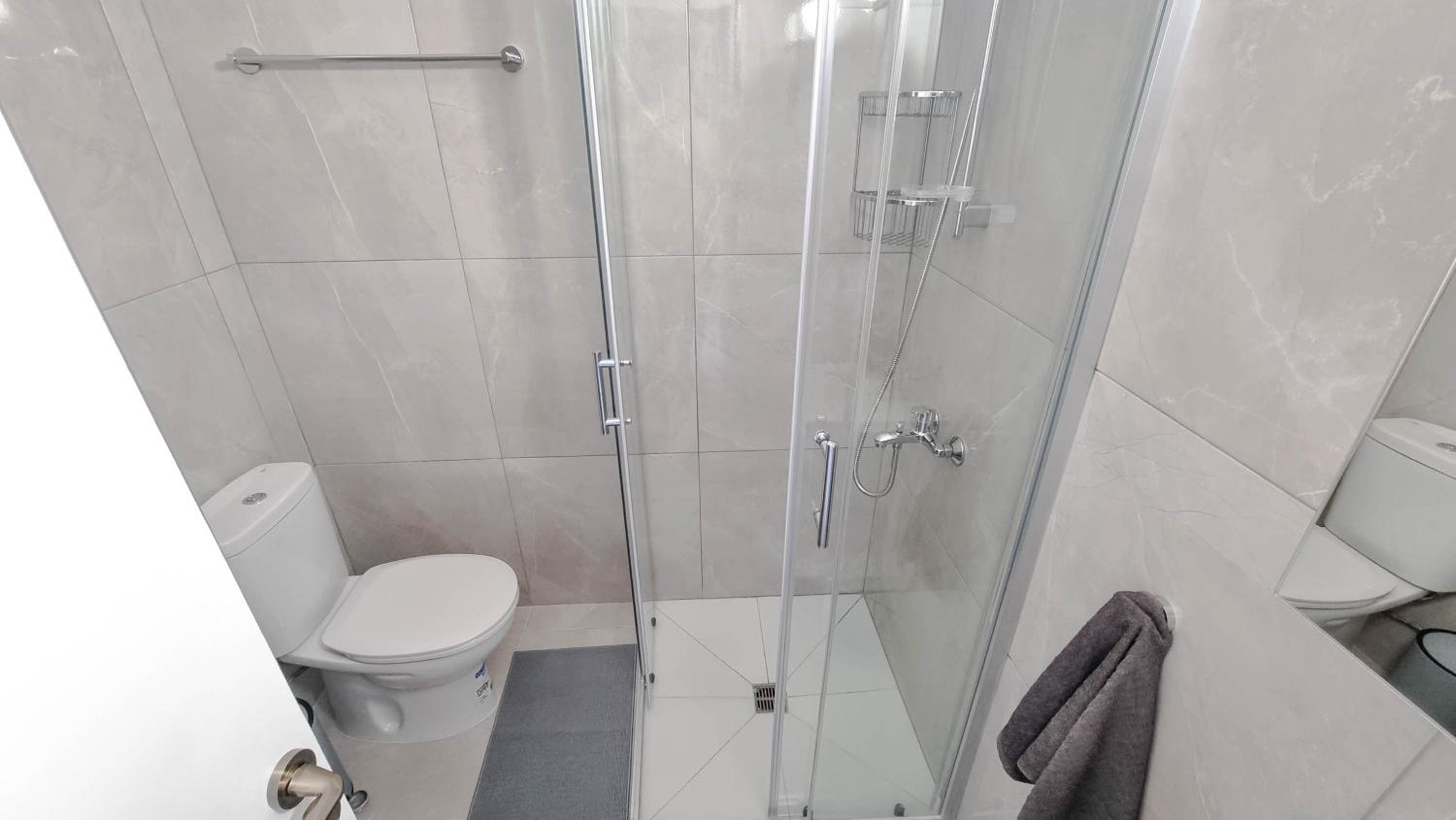 Coastal Chic: Luxury Apt in the Heart of the City! with Smart TV!