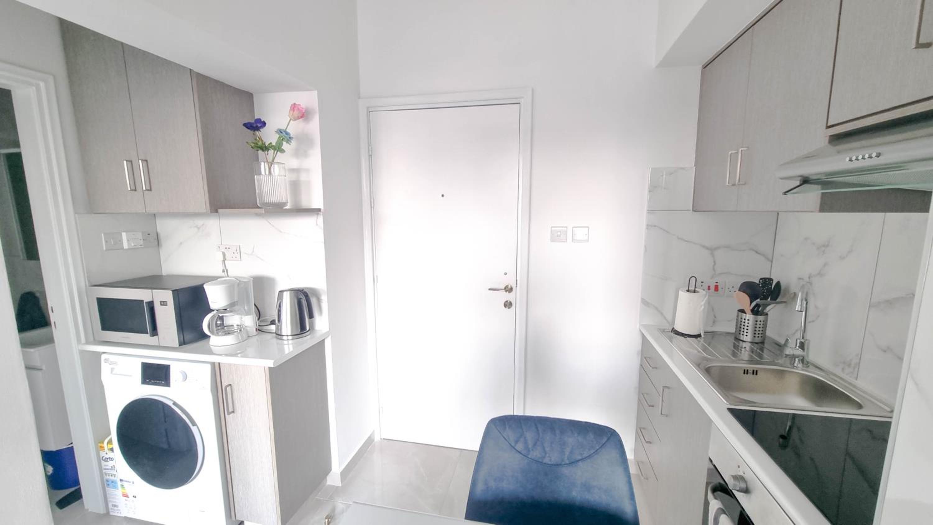 Coastal Chic: Luxury Apt in the Heart of the City! with Smart TV!
