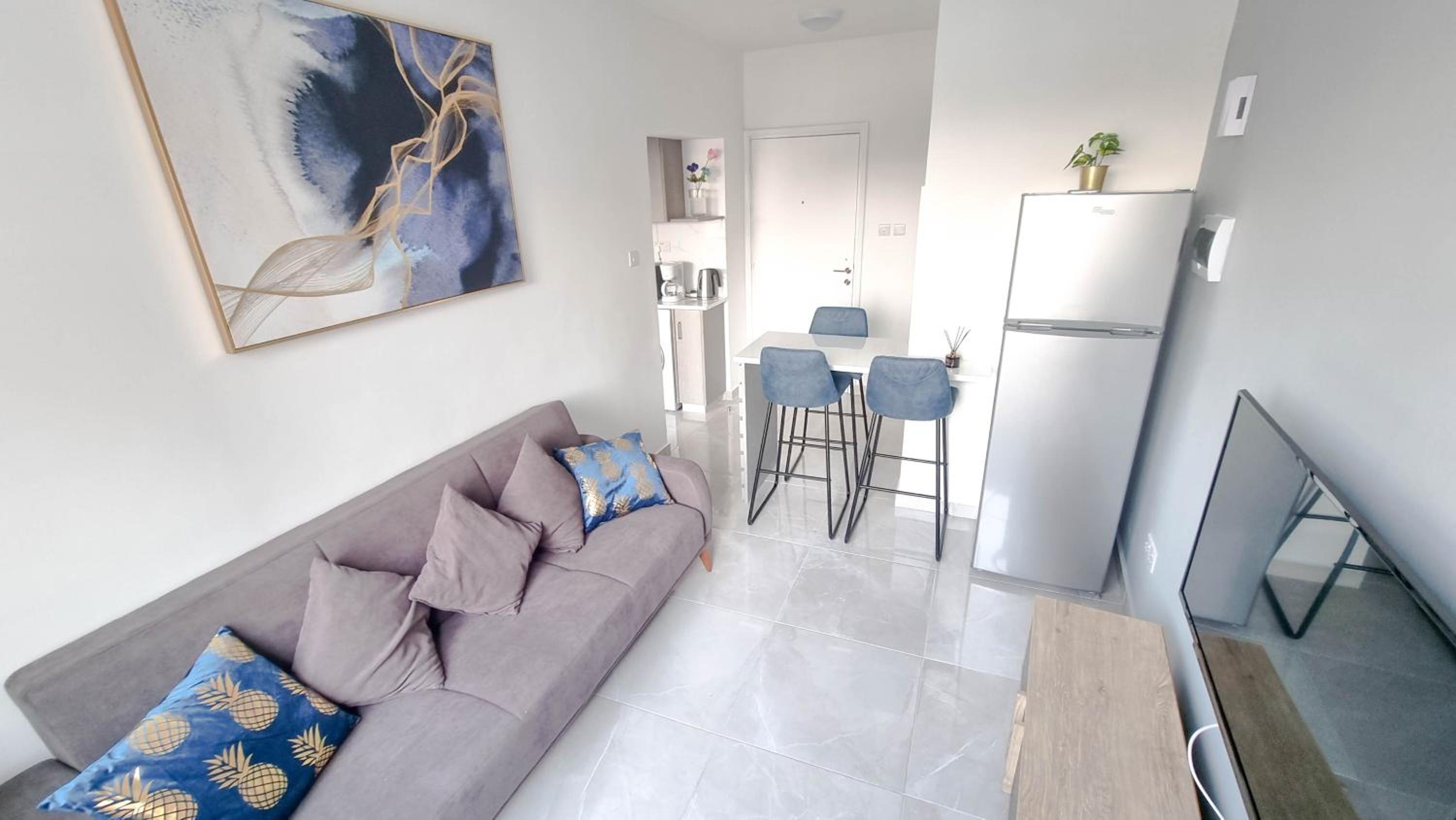 Coastal Chic: Luxury Apt in the Heart of the City! with Smart TV!