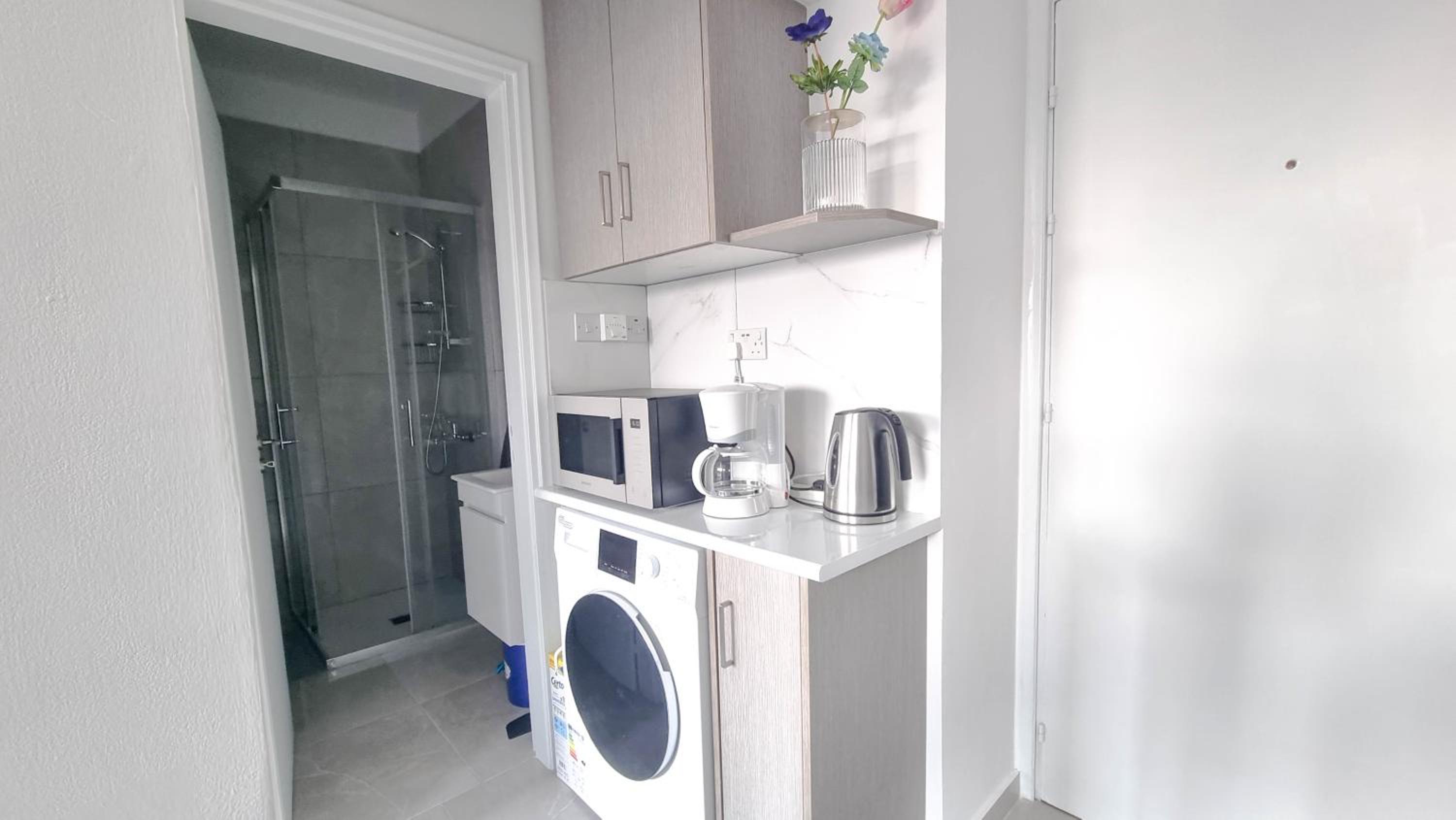 Coastal Chic: Luxury Apt in the Heart of the City! with Smart TV!
