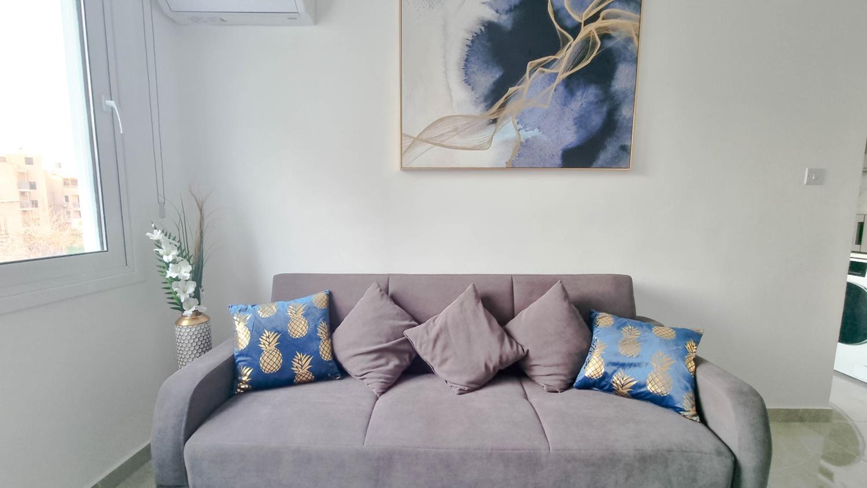 Coastal Chic: Luxury Apt in the Heart of the City! with Smart TV!