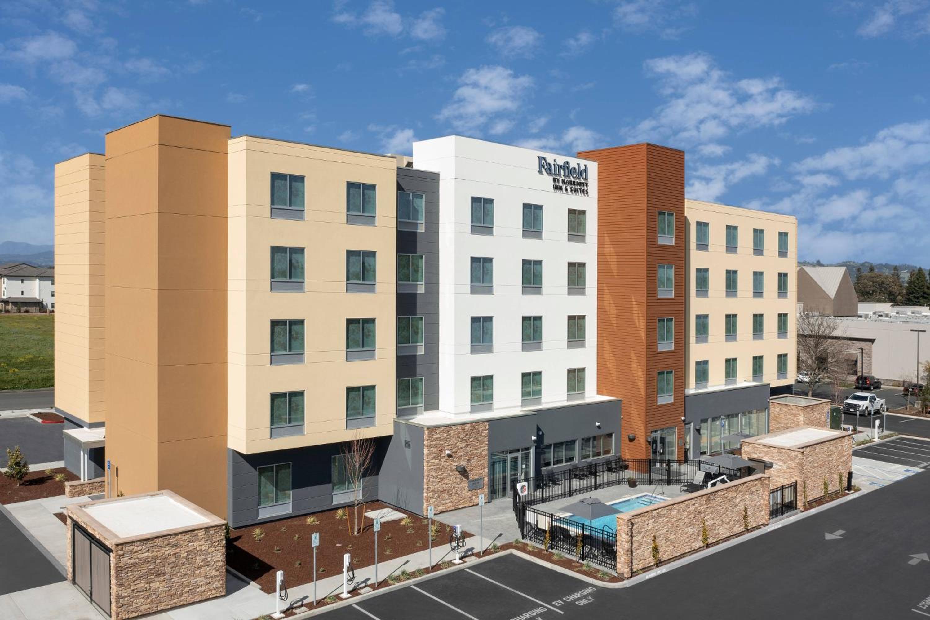 Rohnert Park Vacations - Fairfield Inn  Suites by Marriott Santa Rosa Rohnert Park - Property Image 12