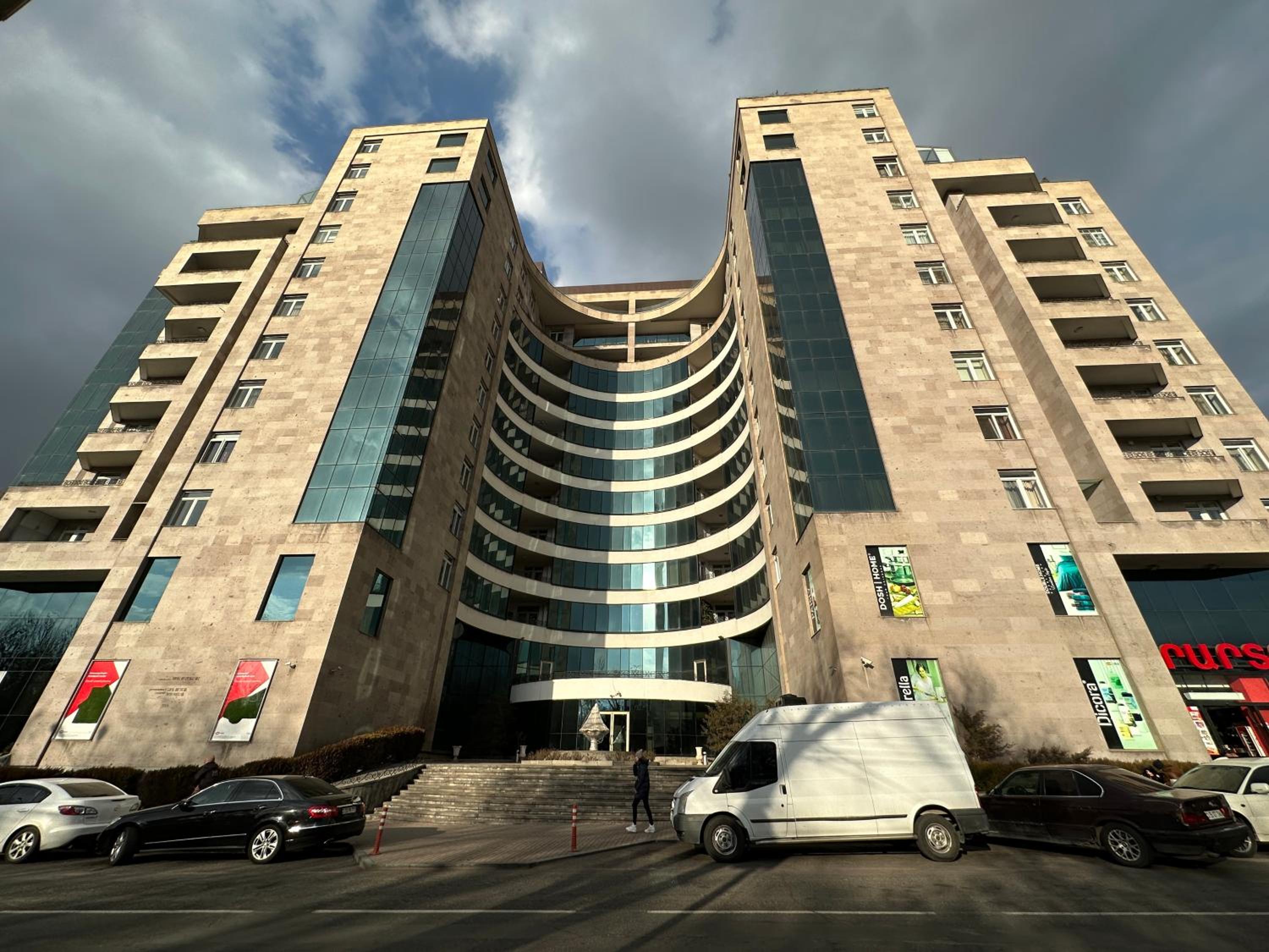 Teryan street, 4 bedrooms Luxury and Grande apartment with Spacious balcony TT606