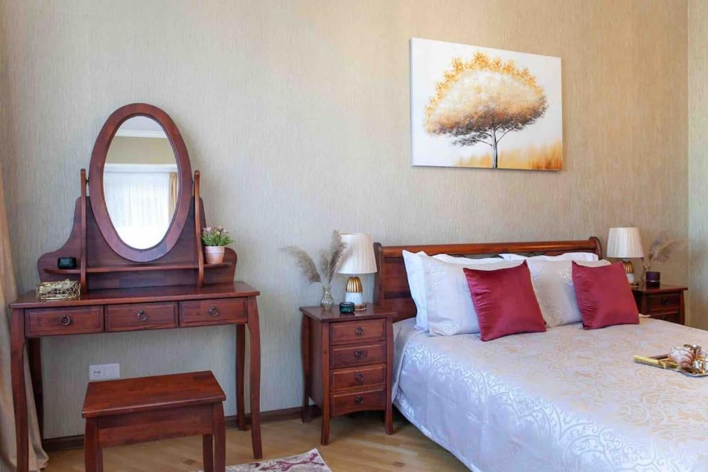 GG Home - cozy 3 bedroom apartment in Vake at Mziuri park view 4
