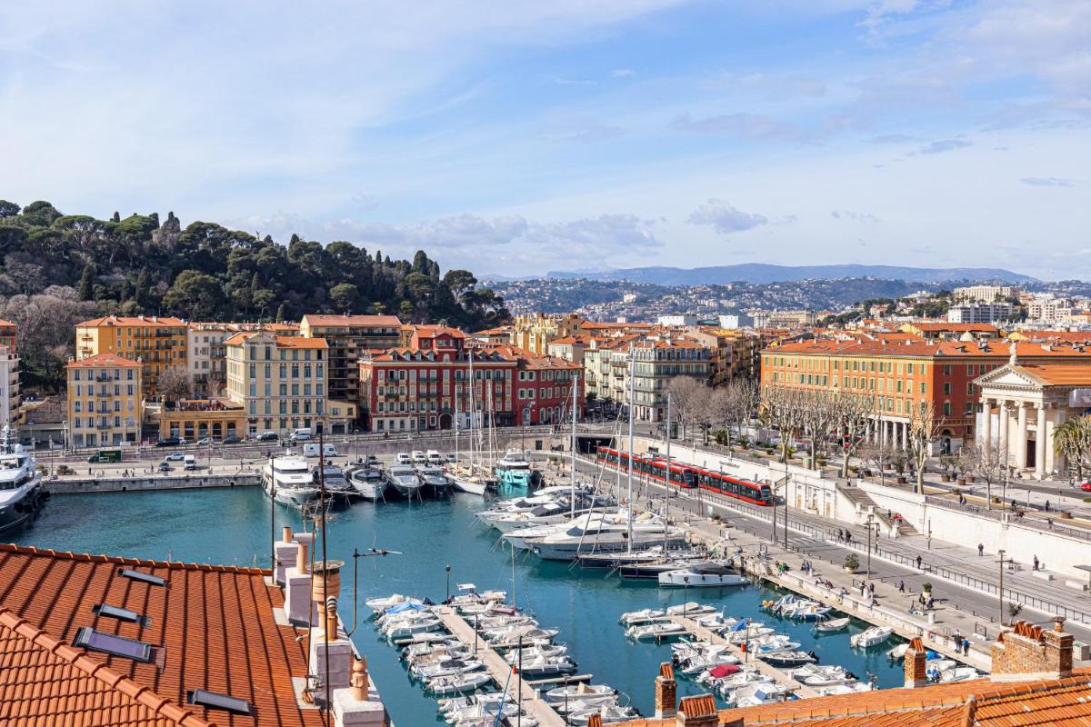 Extraordinary View on Port and Castle Hill - 1 Bdr & Parking