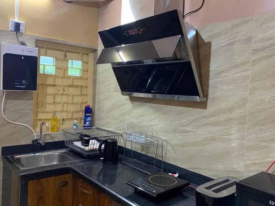 Lovely 2 Bedroom Apartment with kitchen & 2 washrooms view 5