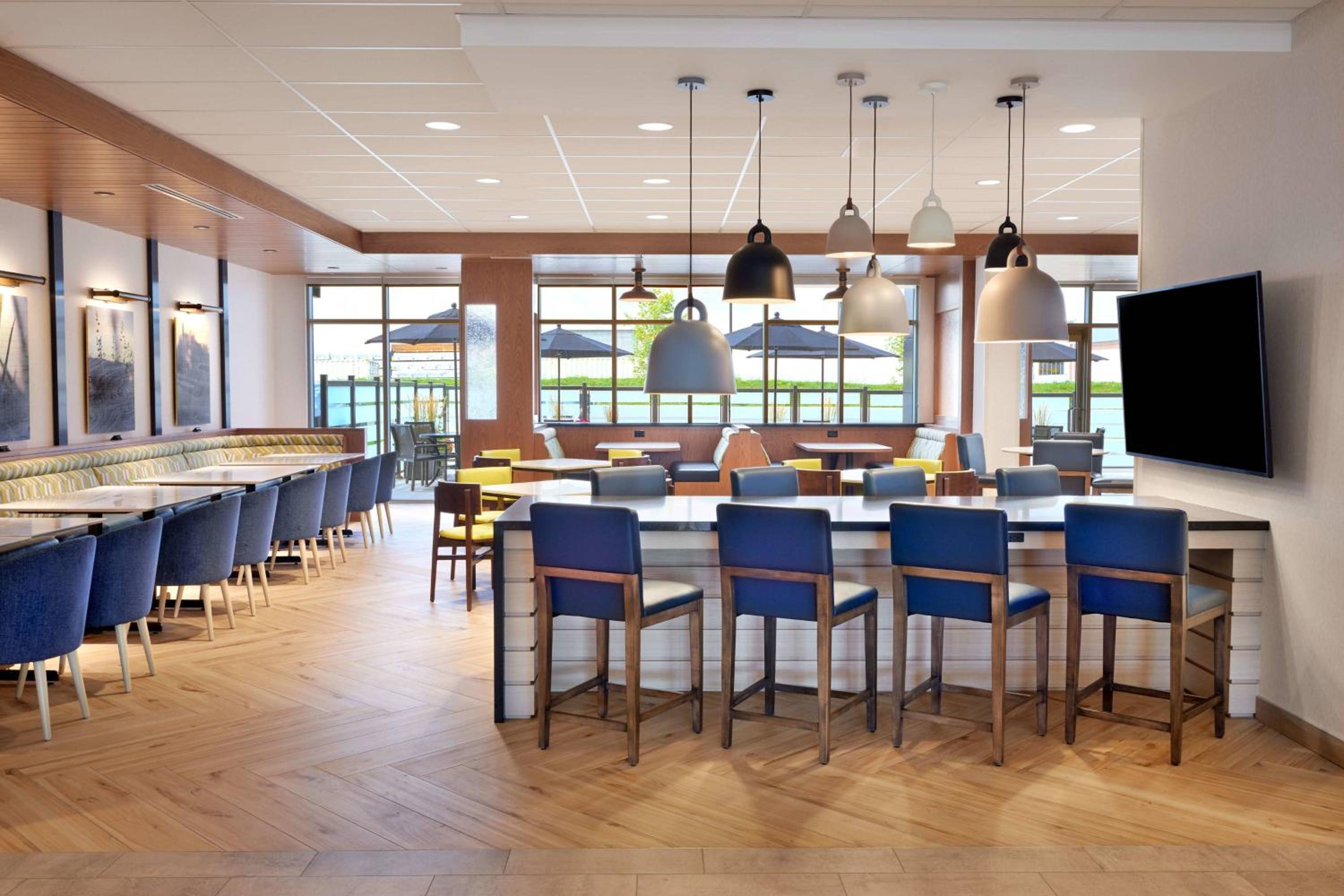 Orillia Vacations - Fairfield by Marriott Inn  Suites Orillia - Property Image 9