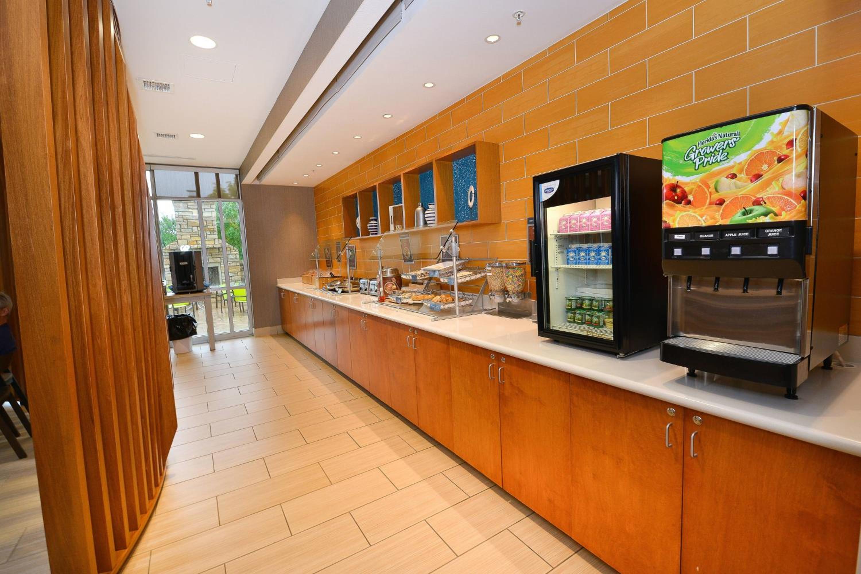 Grand Forks Vacations - SpringHill Suites by Marriott Grand Forks - Property Image 7