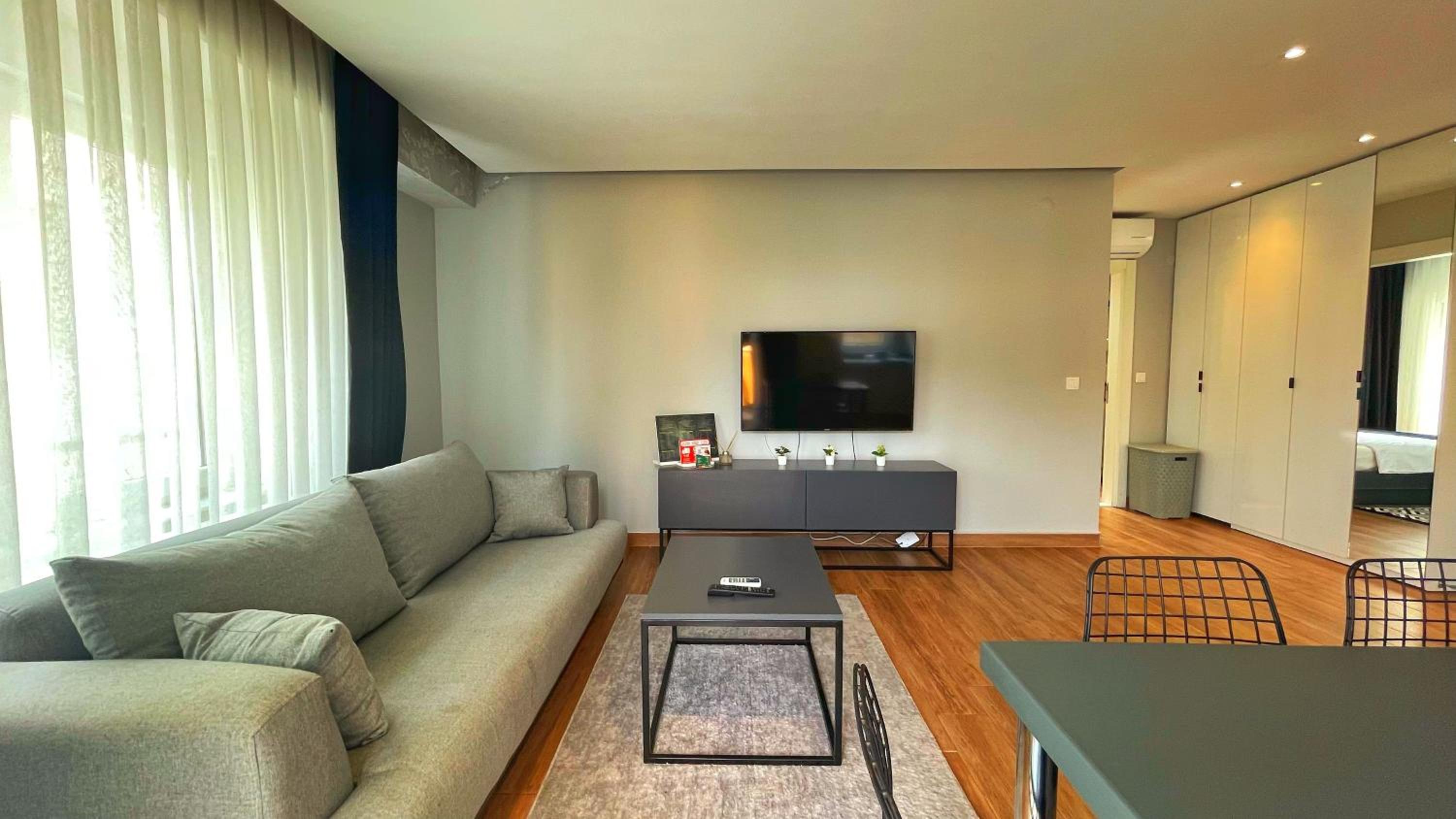 Sun Suites - Image 7