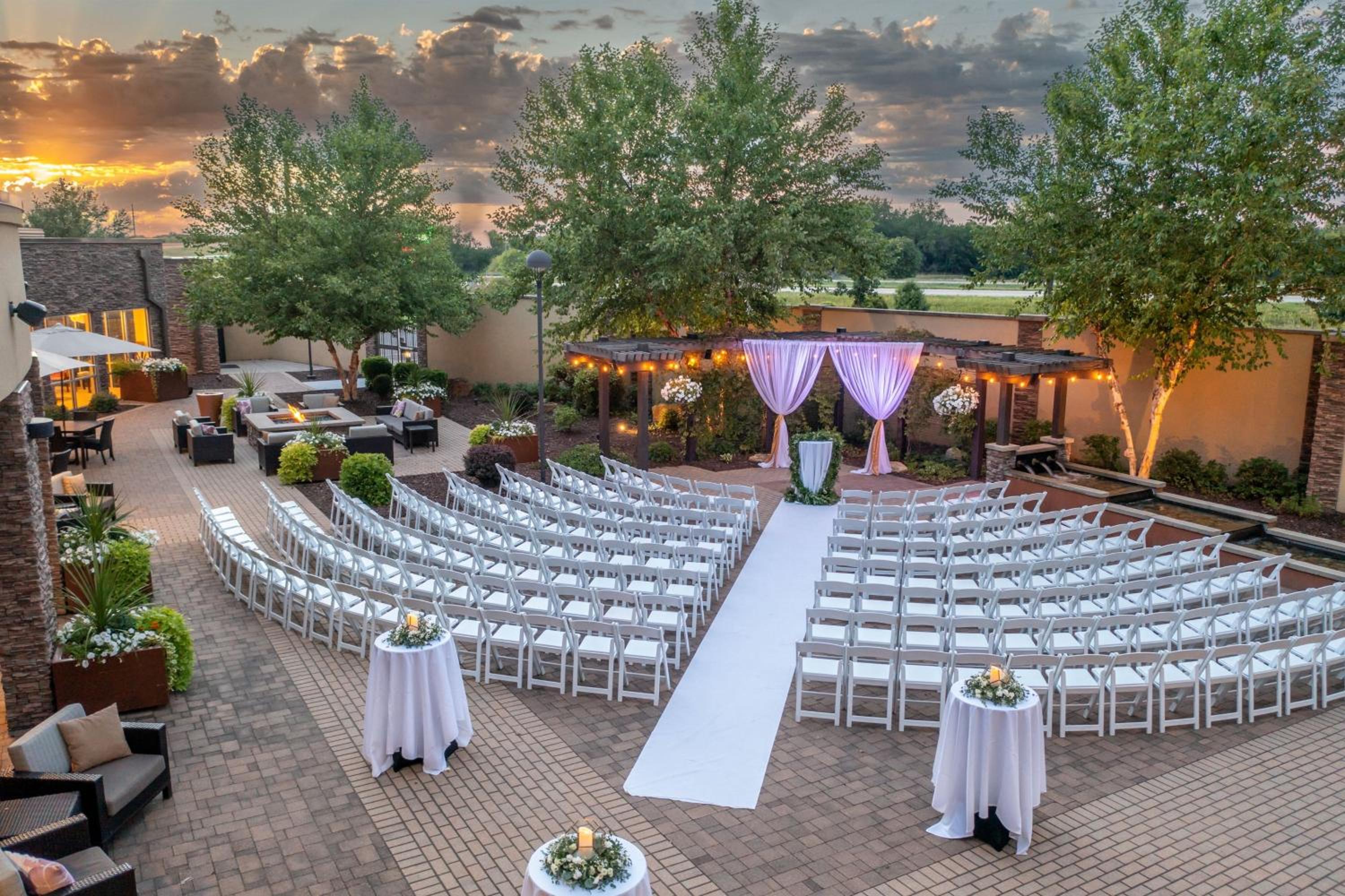 Courtyard Mankato Hotel & Event Center