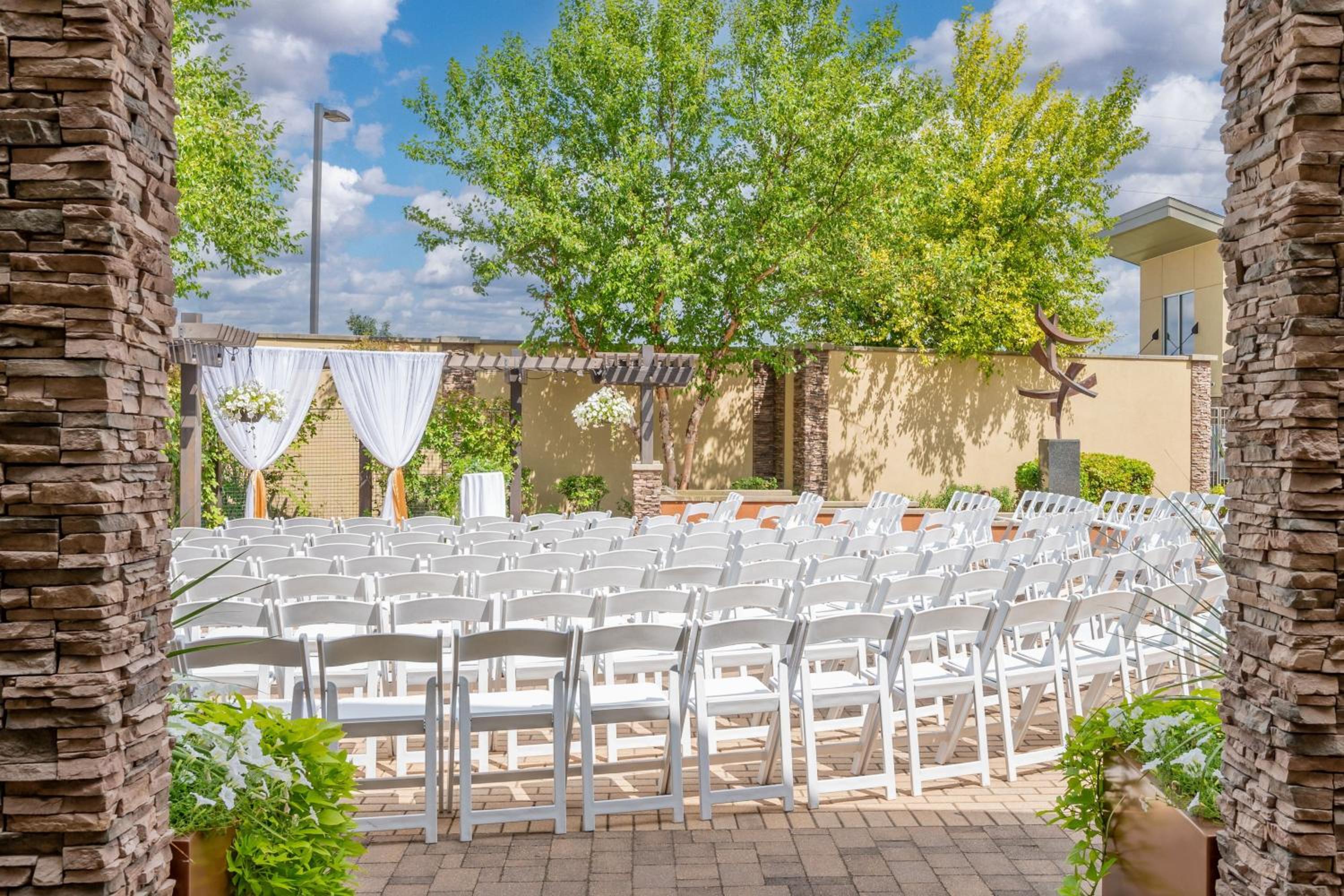 Courtyard Mankato Hotel & Event Center