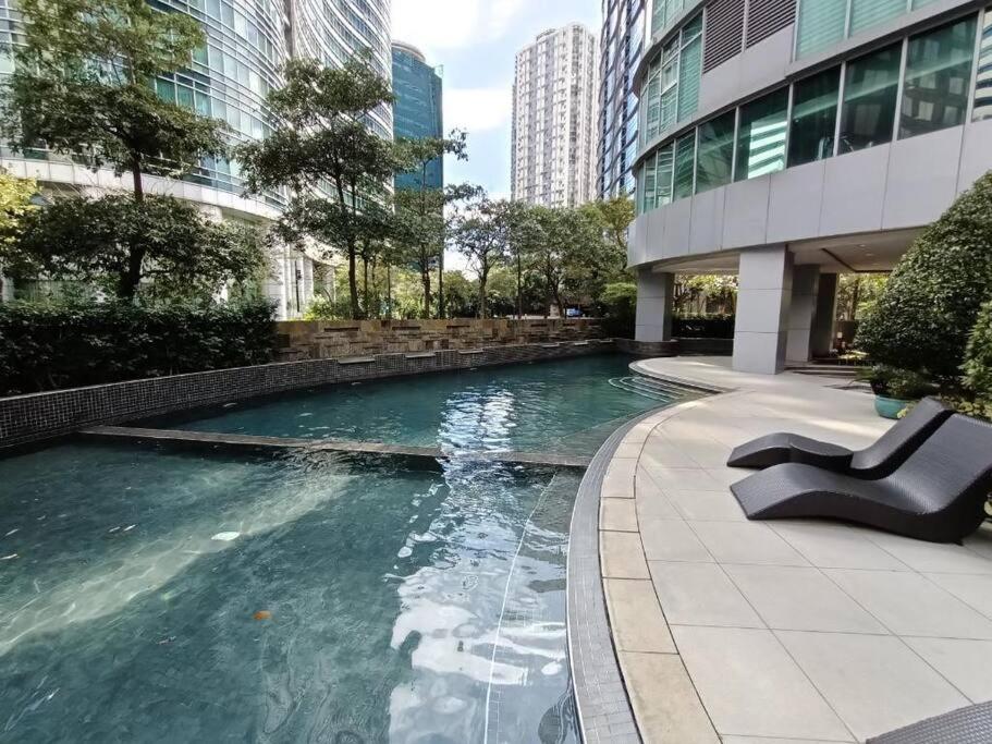 Spacious BGC 2 BR with a view