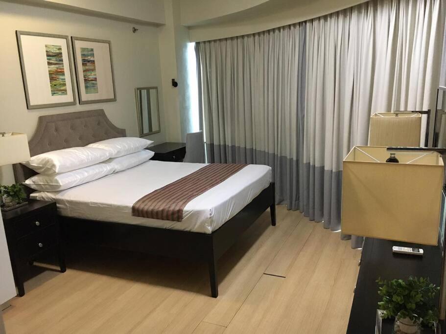 Spacious BGC 2 BR with a view