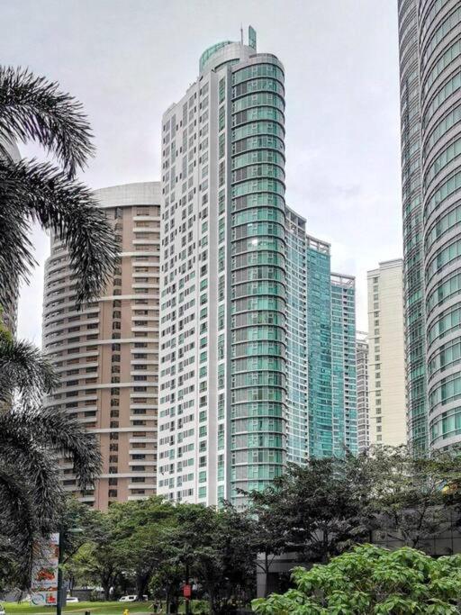 Spacious BGC 2 BR with a view