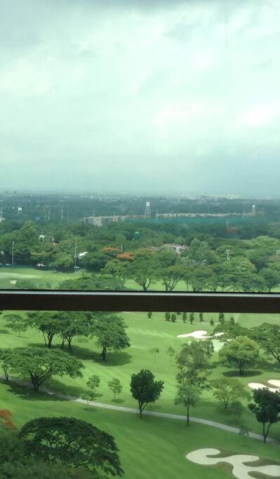 Spacious BGC 2 BR with a view