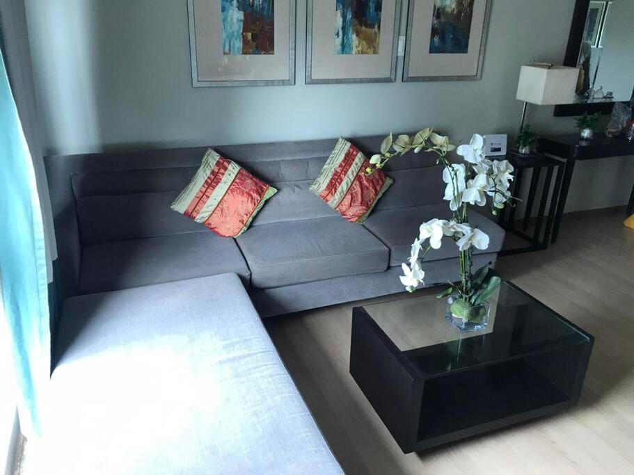 Spacious BGC 2 BR with a view