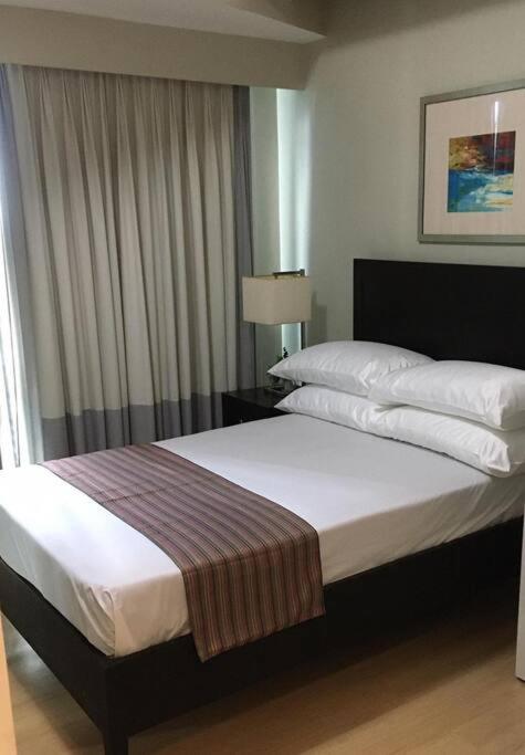 Spacious BGC 2 BR with a view