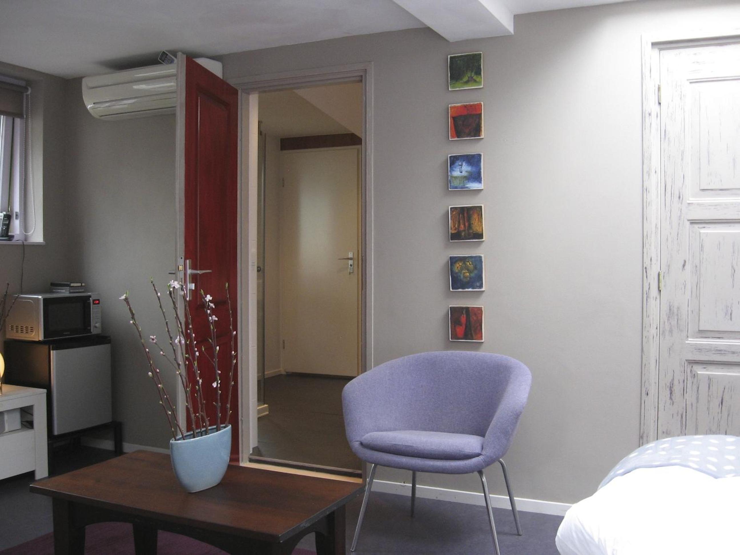 Bed & Office 050 view 5