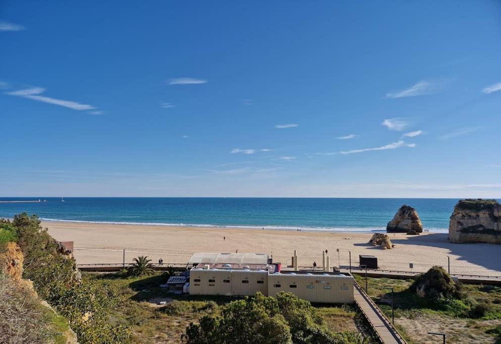 Modern flat with sea view and direct beach access view 3
