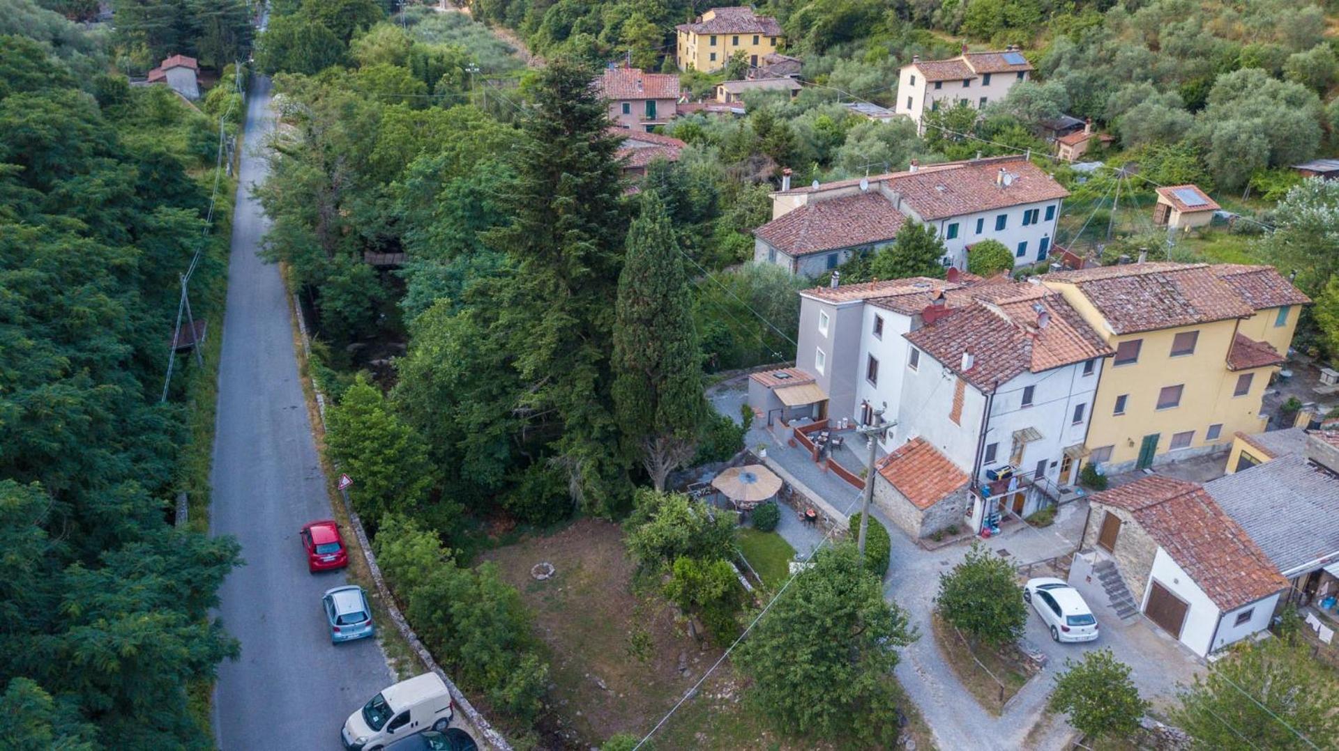 Rio delle Fate, a Fairytale Home along the Stream in Vorno, Lucca