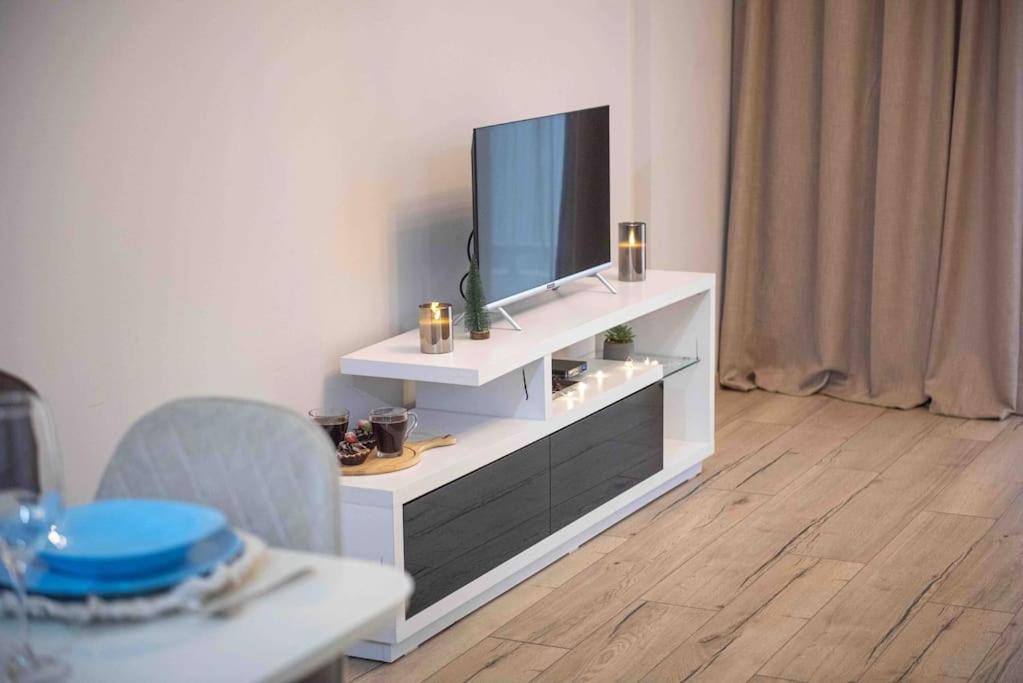GG Home - cozy, new 1-bedroom apartment on 11th floor in Saburtalo view 2