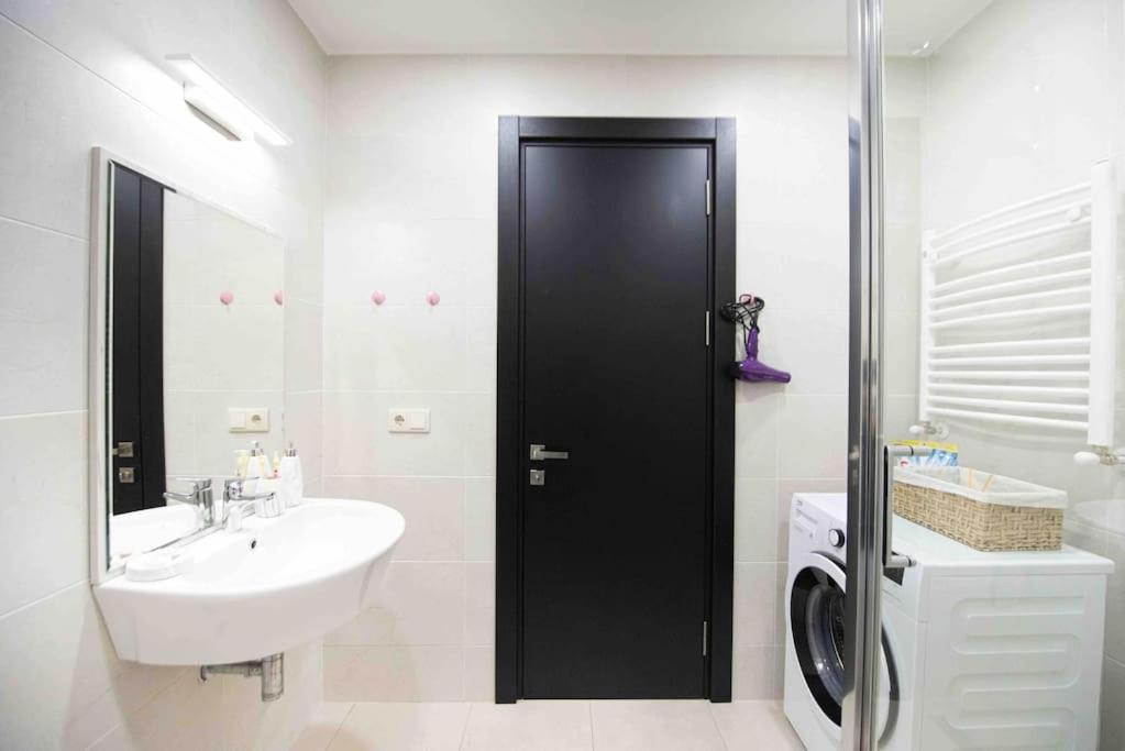 GG Home - cozy, new 1-bedroom apartment on 11th floor in Saburtalo view 4